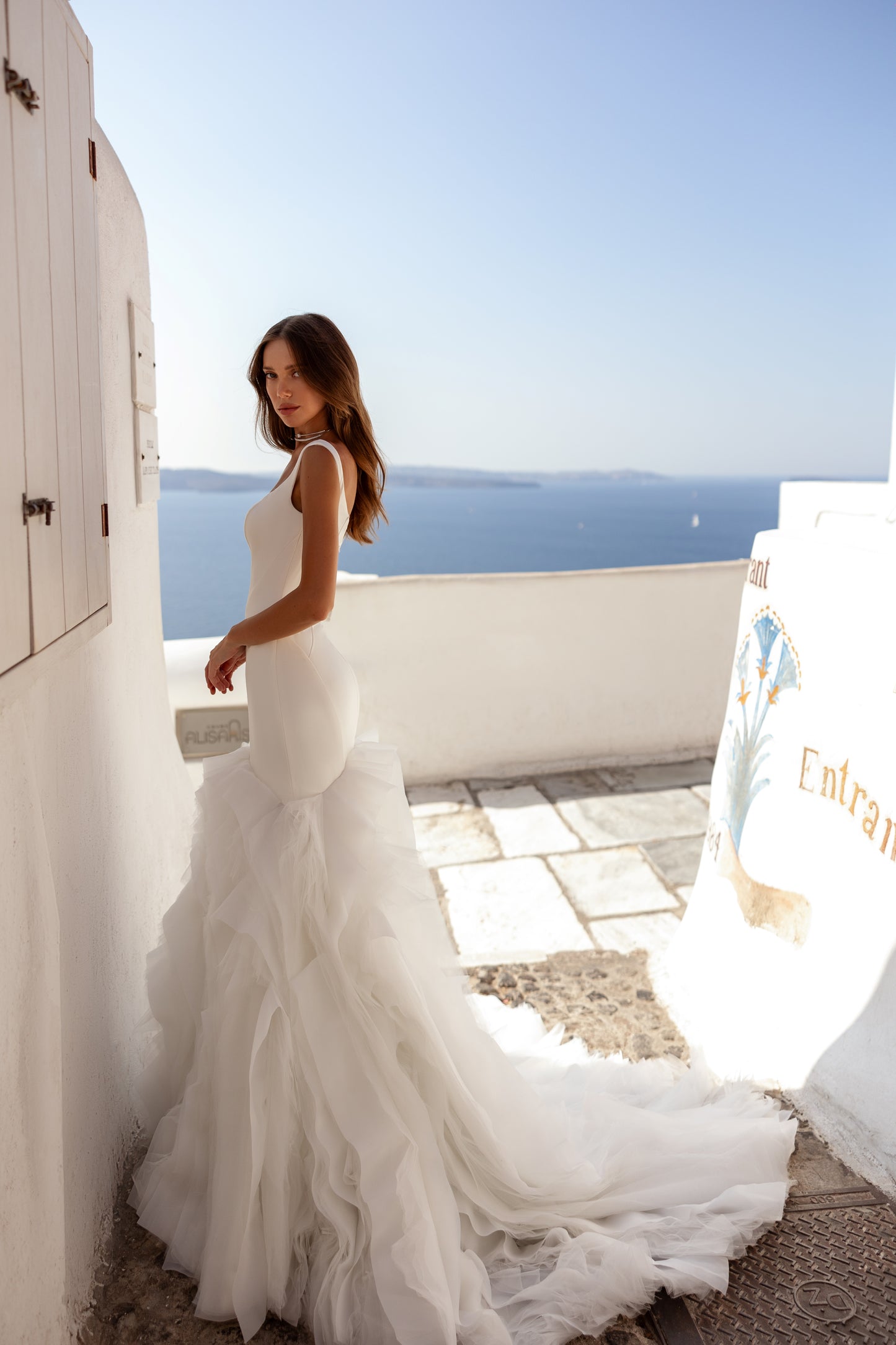 Mermaid wedding dress with ruffles and fishtail train