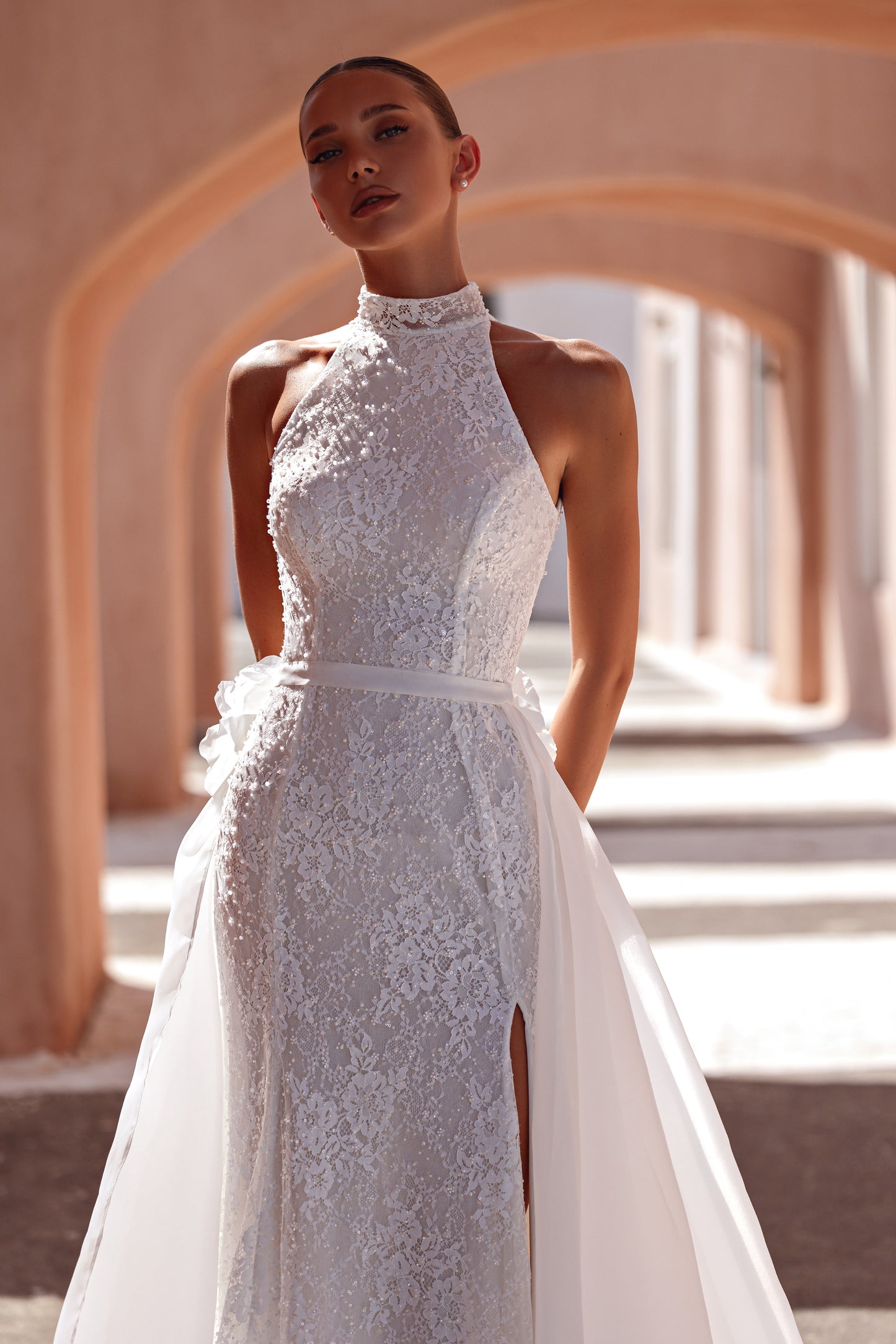 Fitted sleeveless wedding dress with detachable lace train