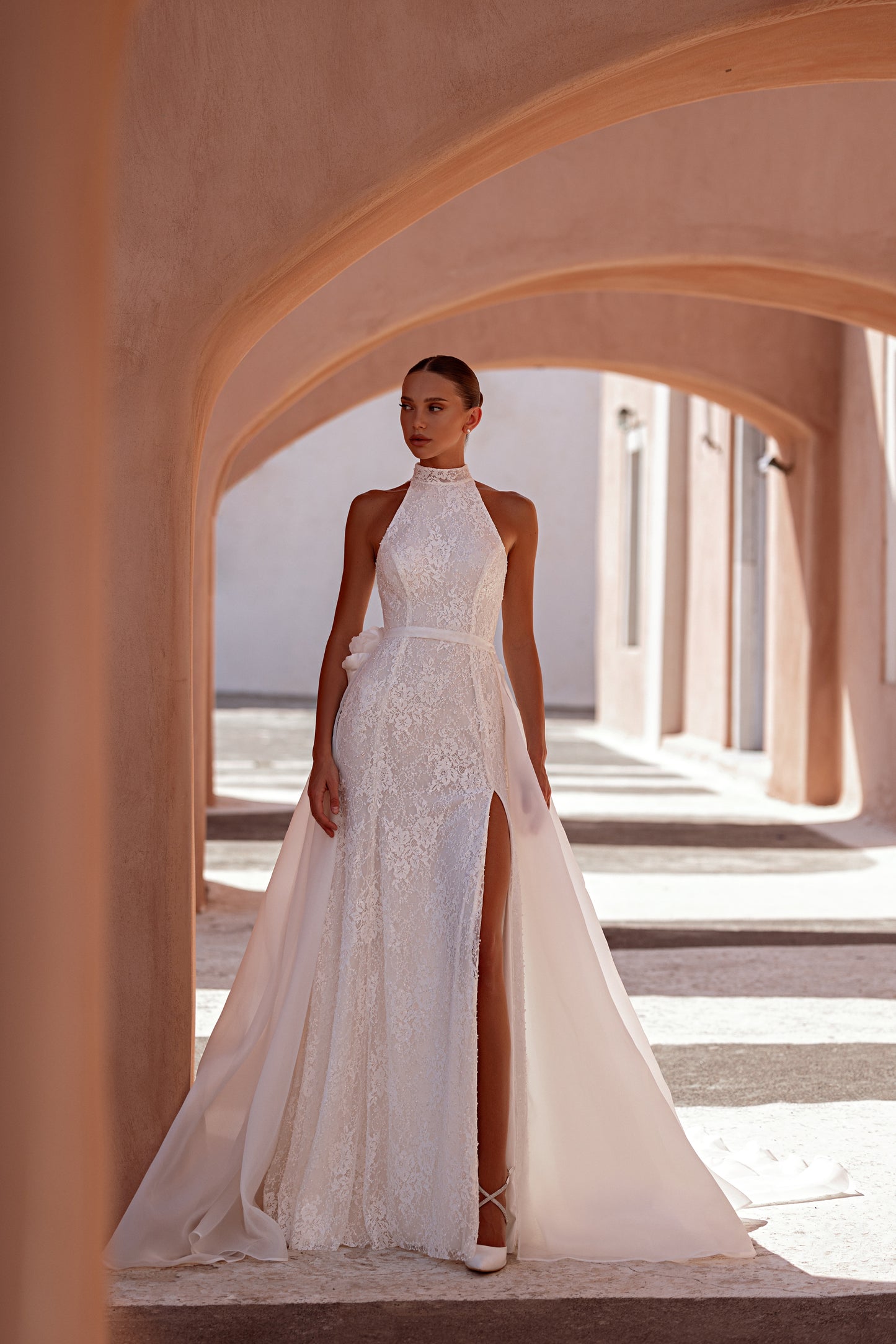 Fitted sleeveless wedding dress with detachable lace train