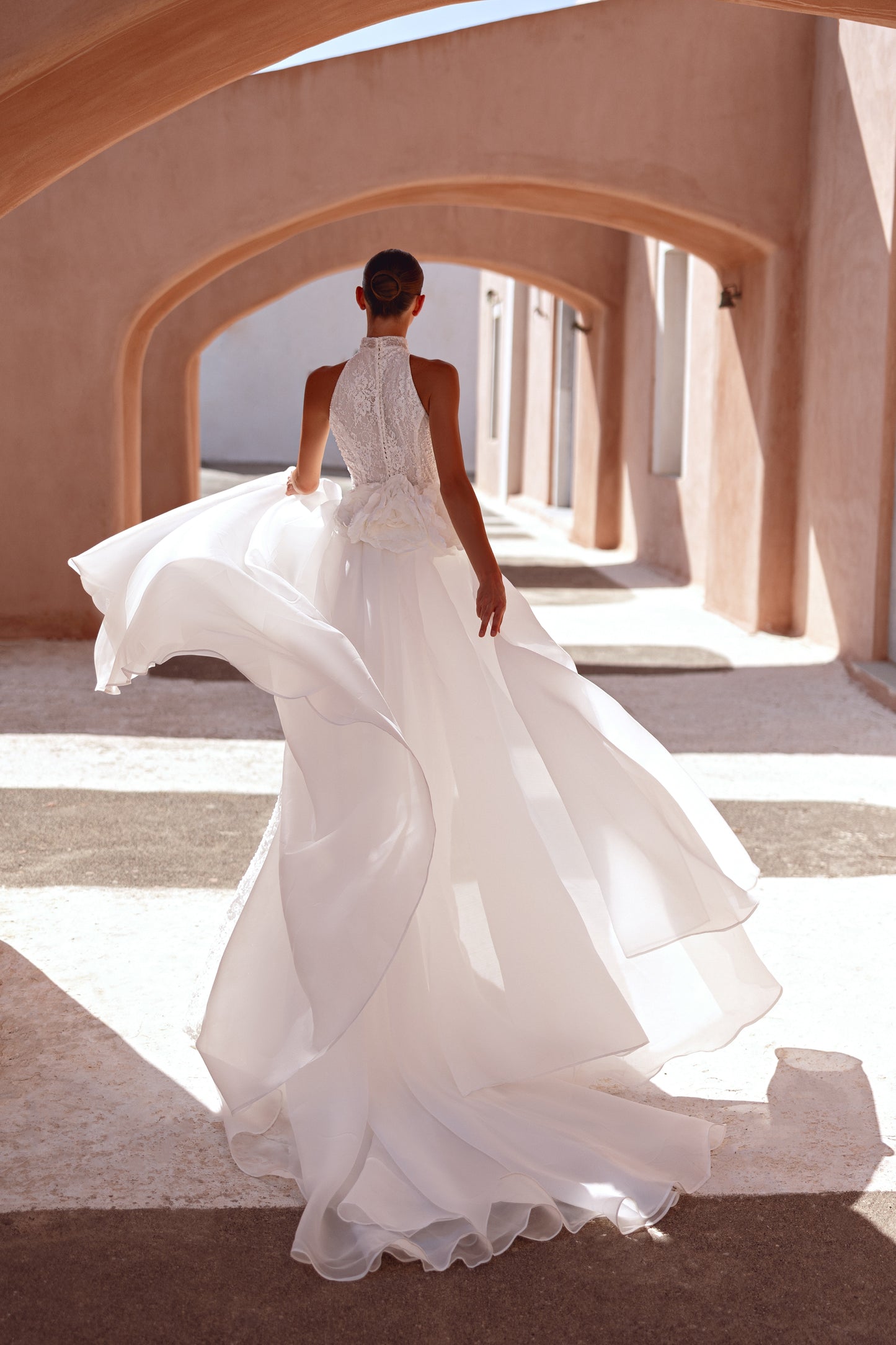 Fitted sleeveless wedding dress with detachable lace train