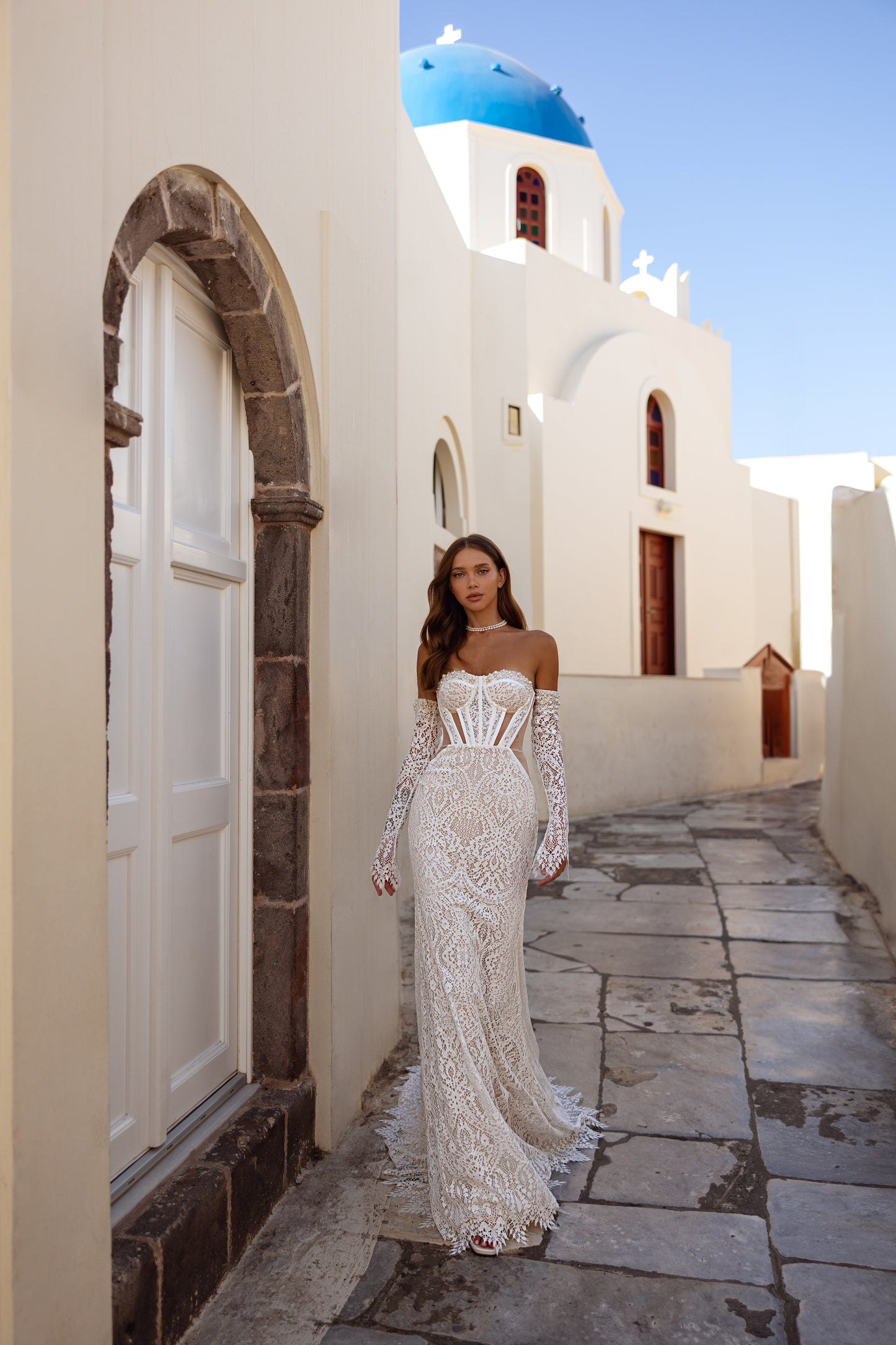 Mermaid fit-and-flare wedding dress with long sleeves and lace