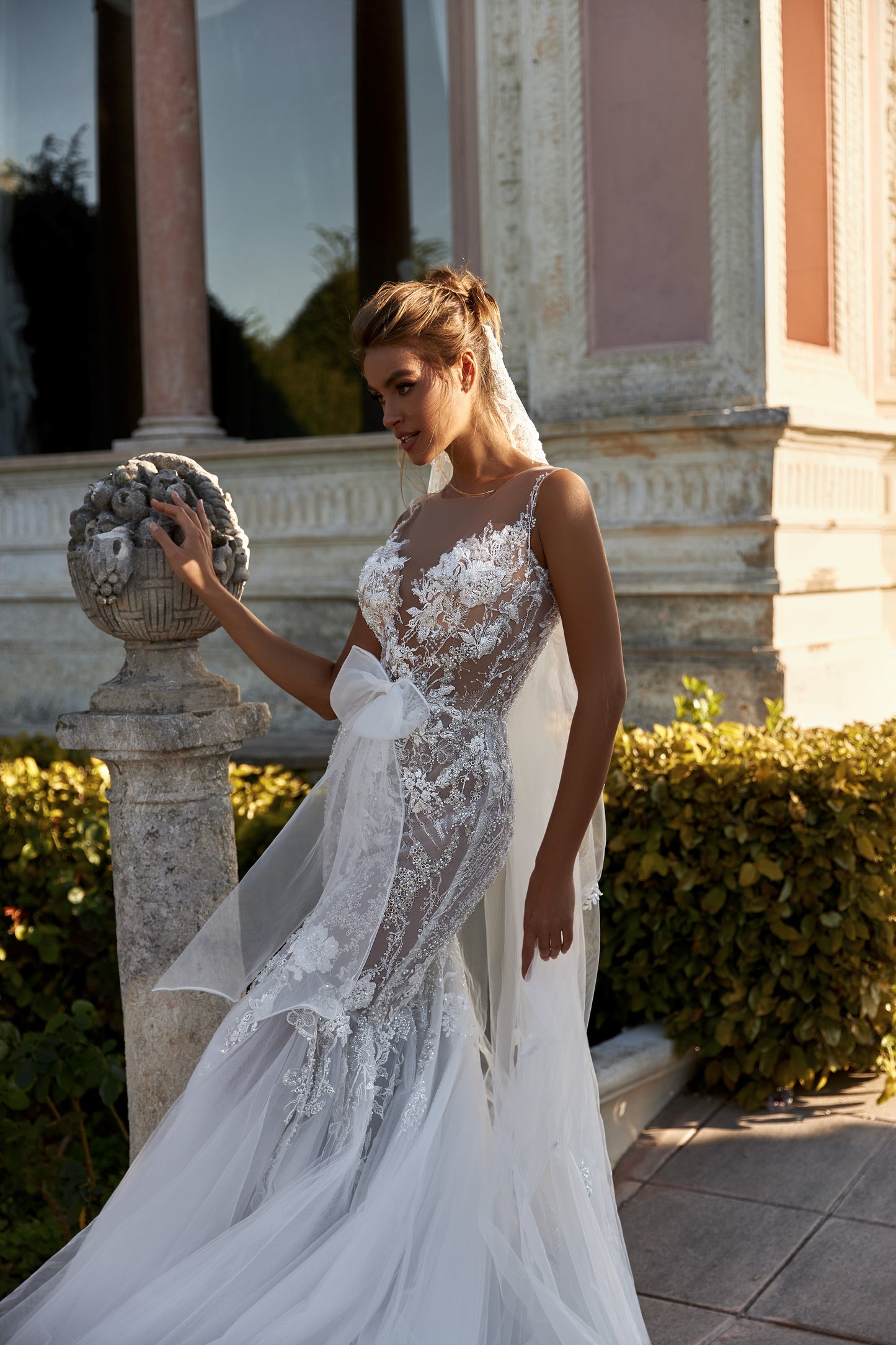 Mermaid sleeveless lace fishtail wedding dress with train