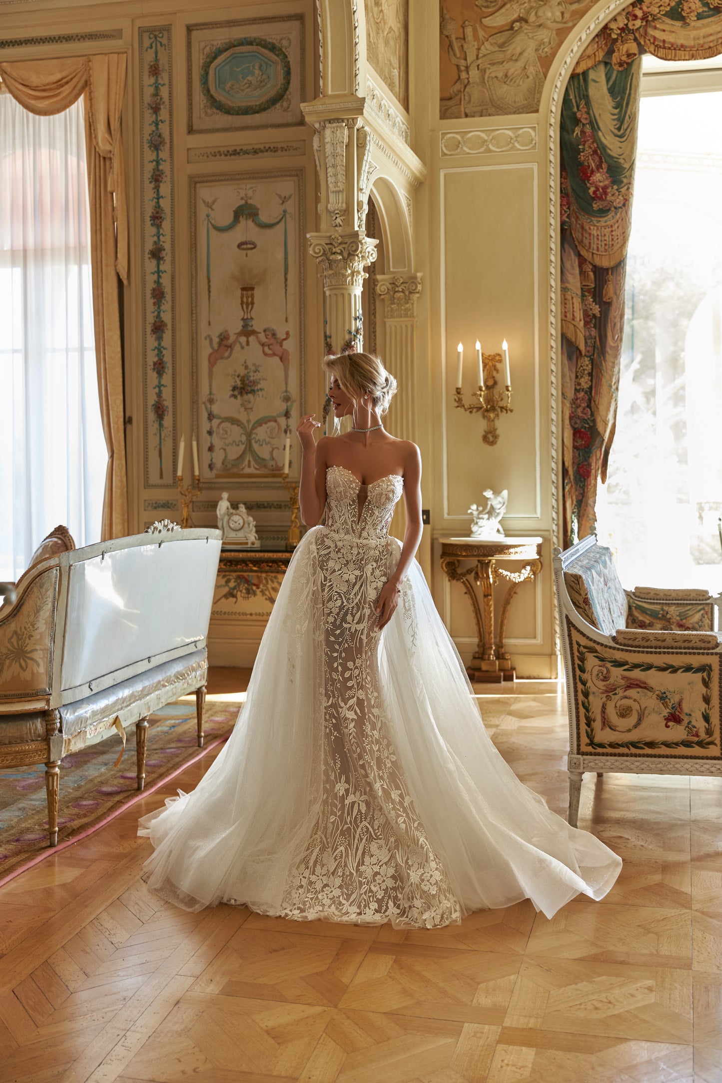 Fitted mermaid lace wedding dress with halter neckline.
