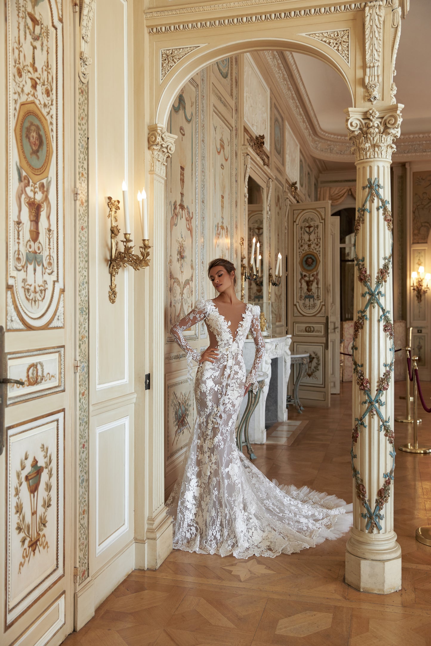Mermaid lace wedding dress with sequins and V-neckline.