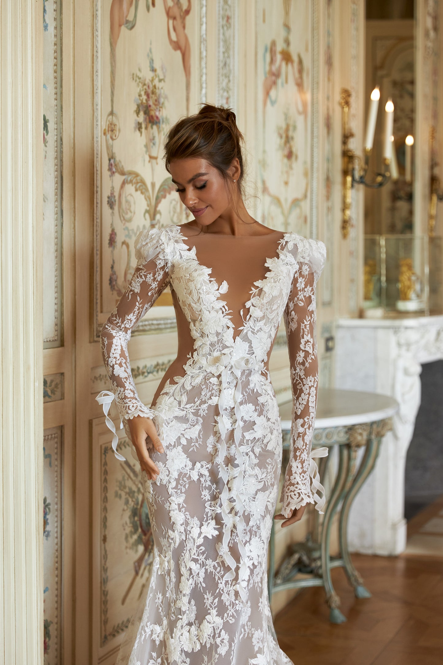 Mermaid lace wedding dress with sequins and V-neckline.
