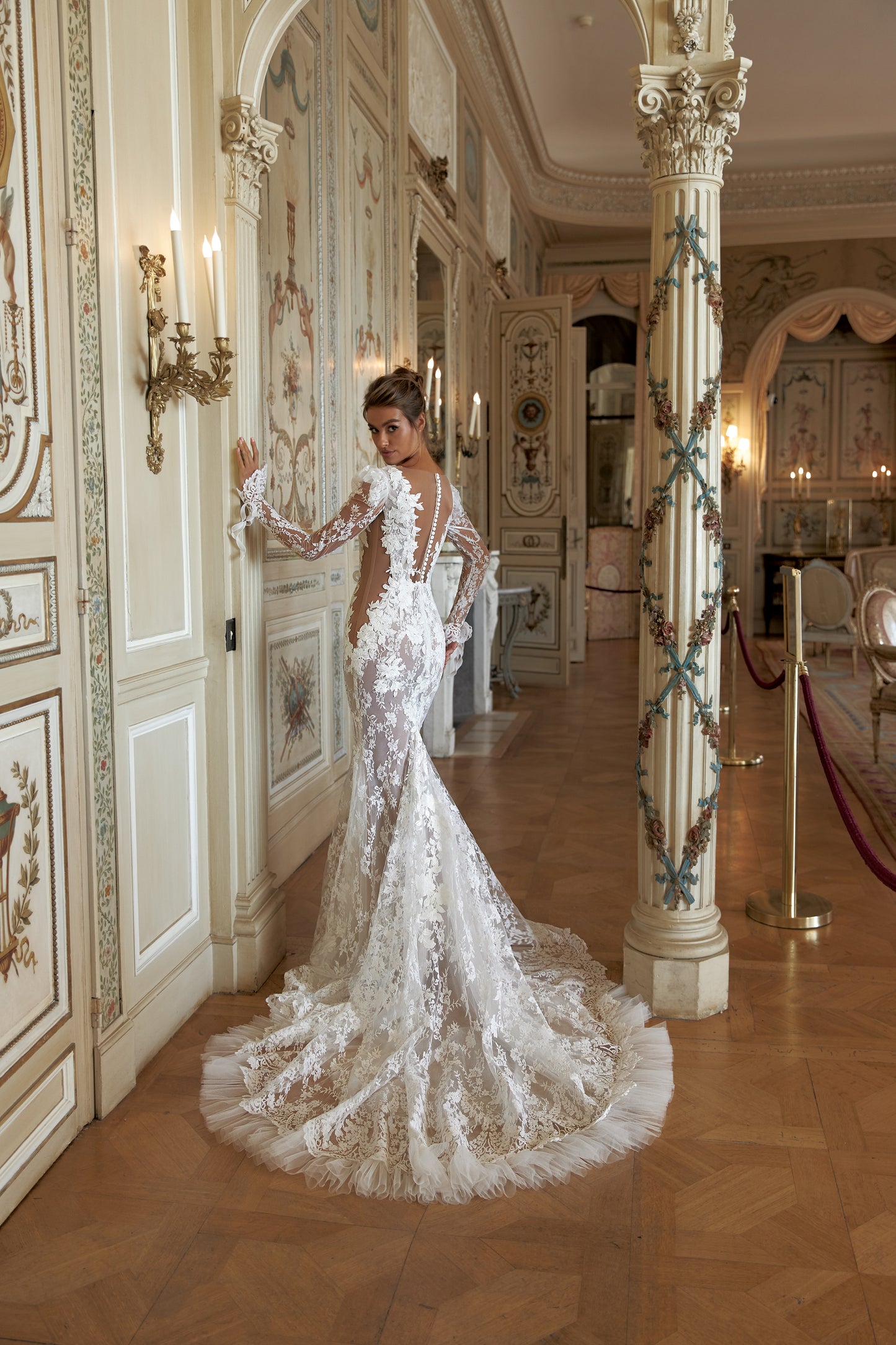 Mermaid lace wedding dress with sequins and V-neckline.