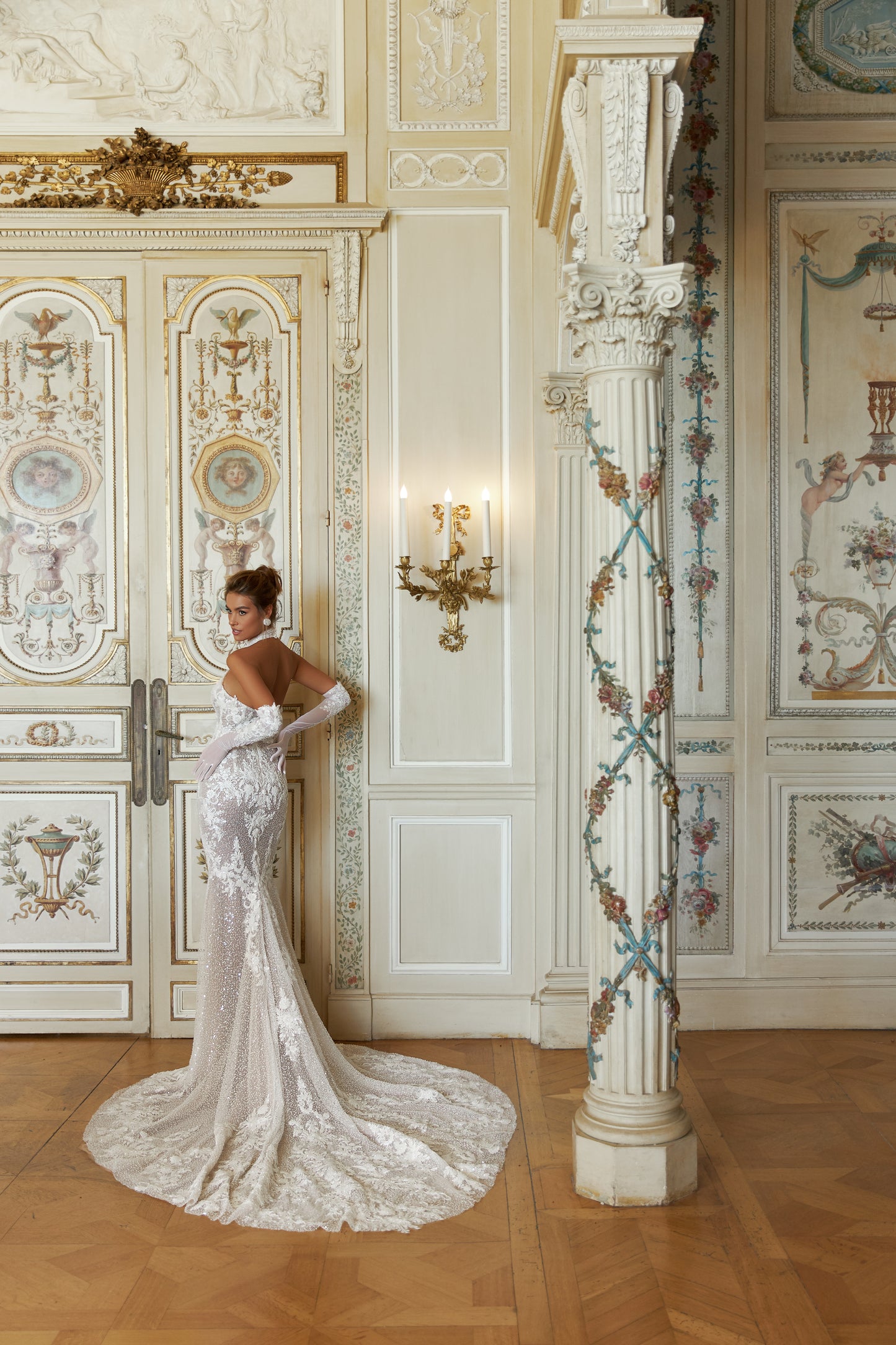 Fitted wedding dress with lace, open back, chapel train
