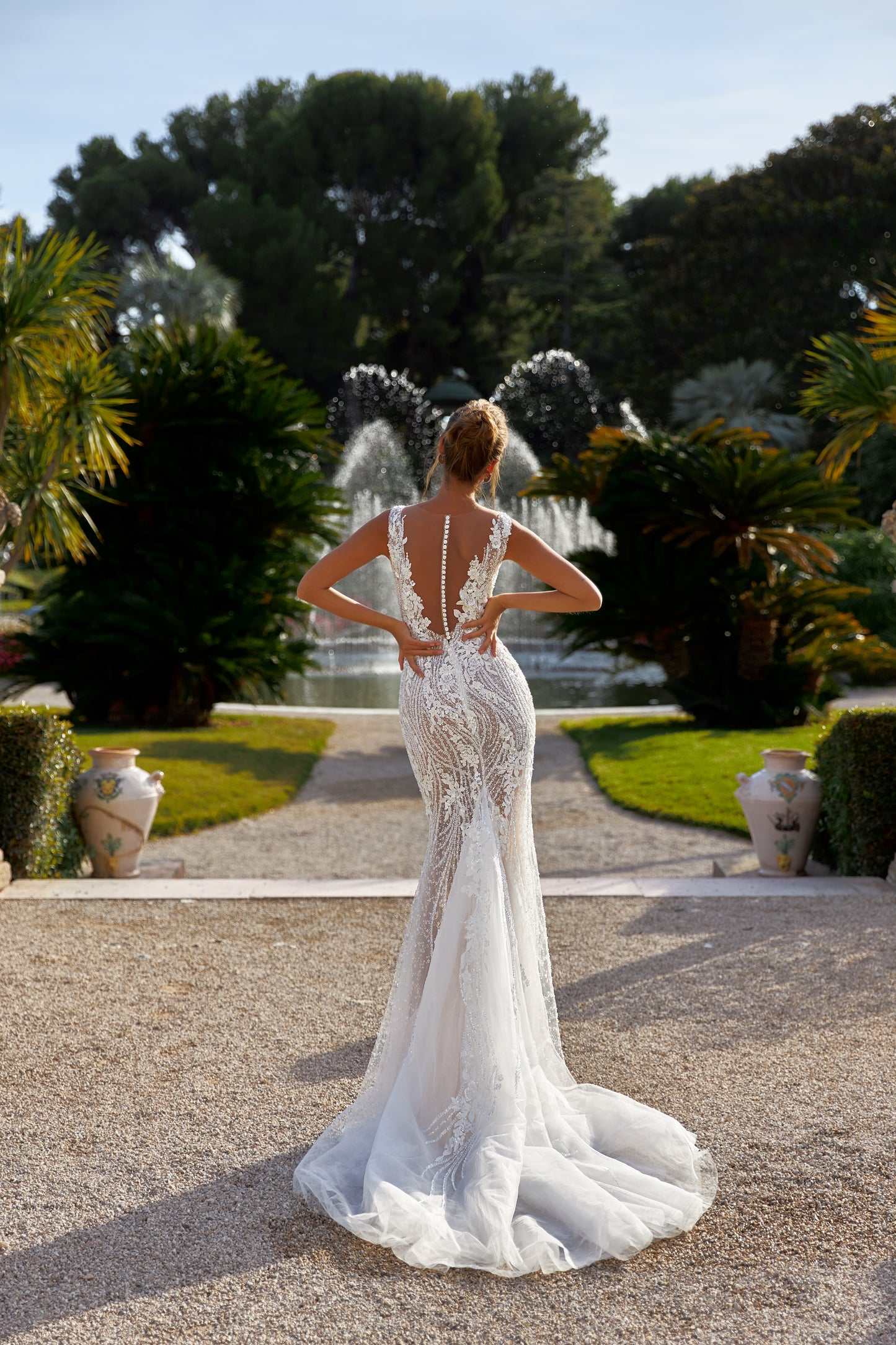 Fitted lace wedding dress with V-neck and fishtail train