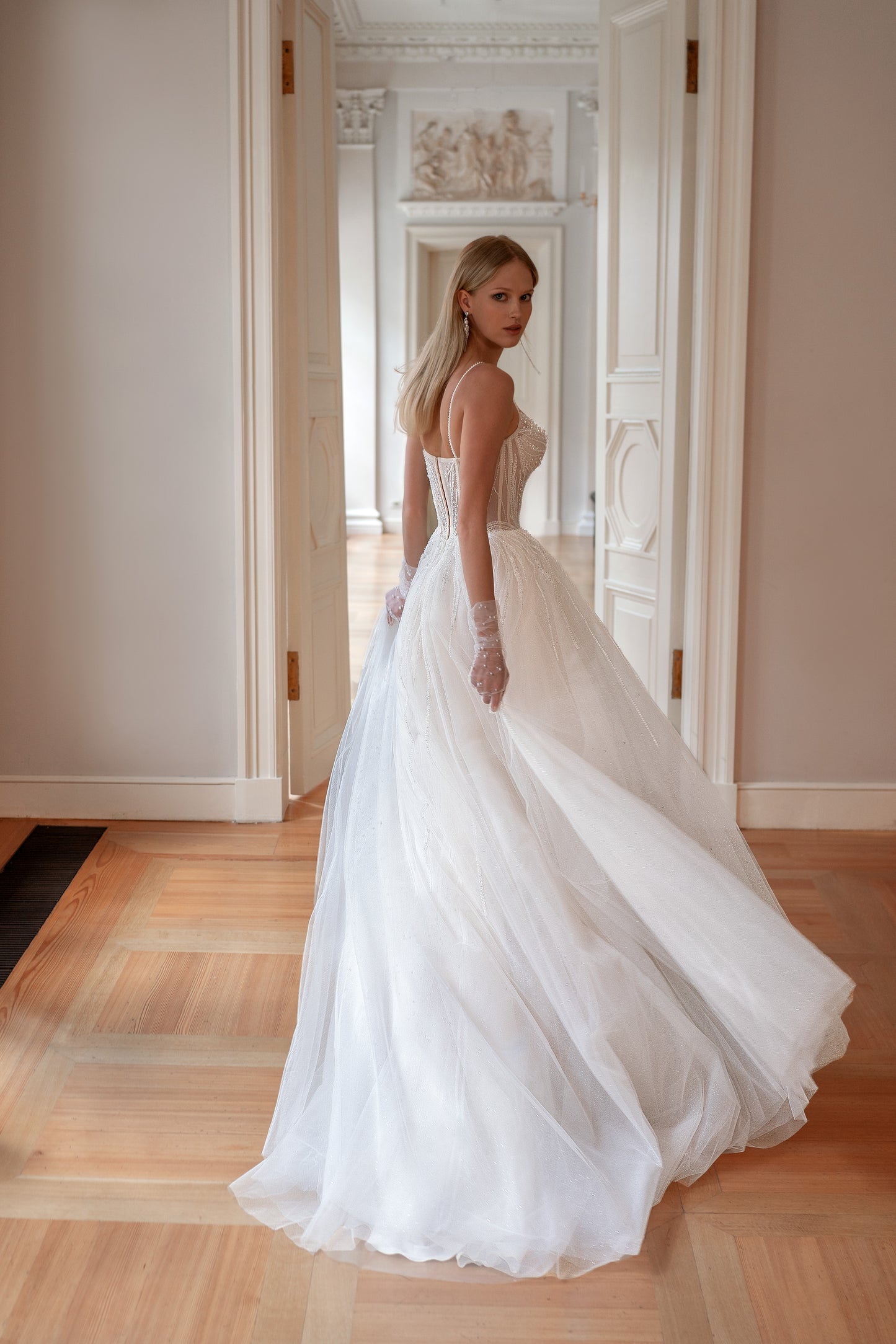 Romantic A-line sleeveless wedding dress with pearl gloves