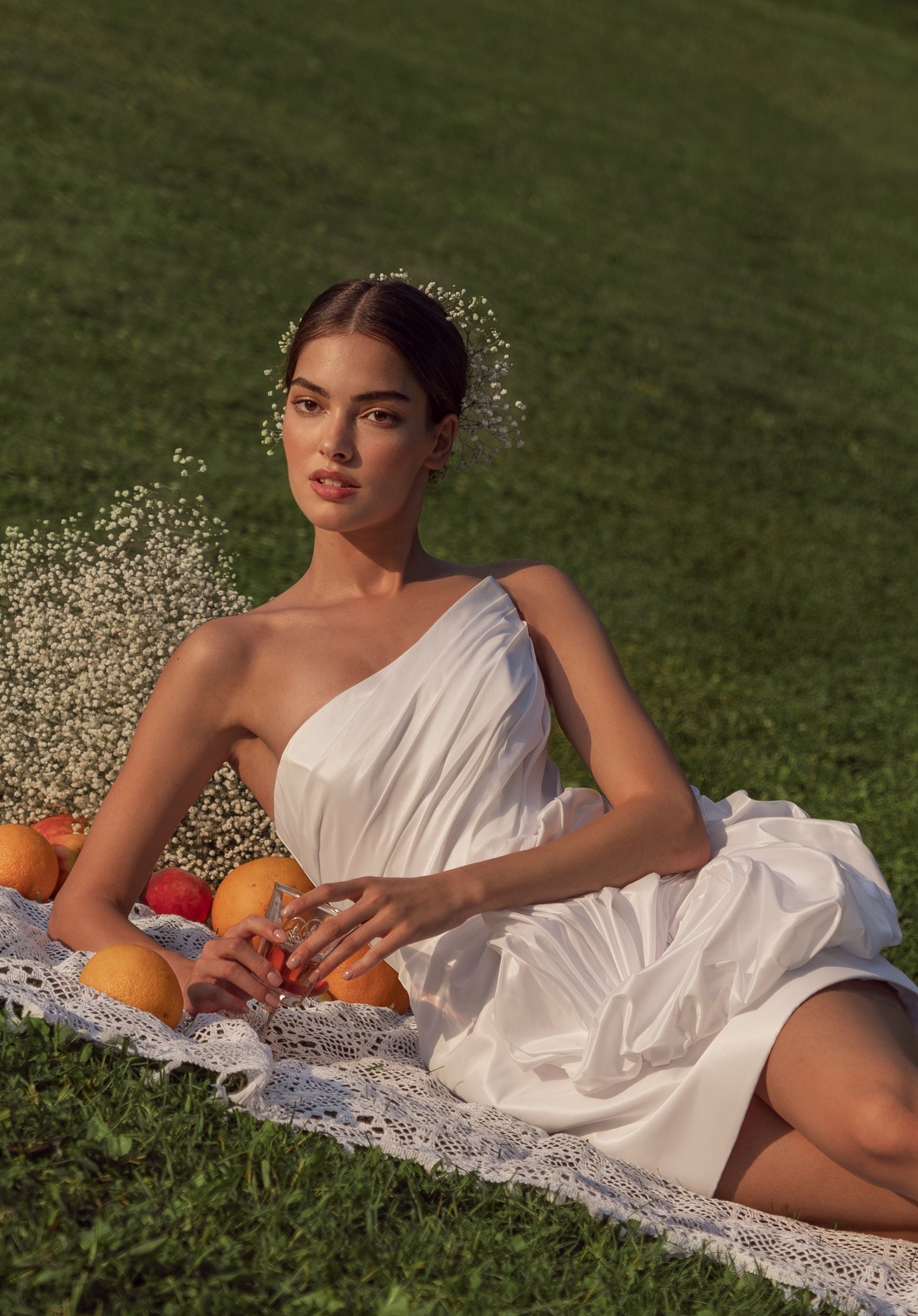 Minimalist sleeveless mini wedding dress with detachable train