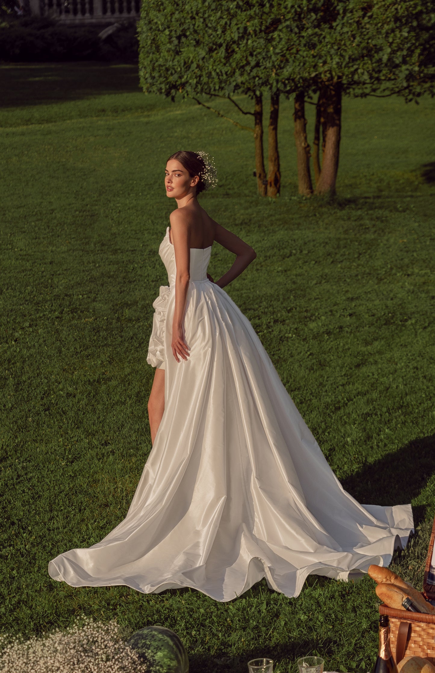 Minimalist sleeveless mini wedding dress with detachable train