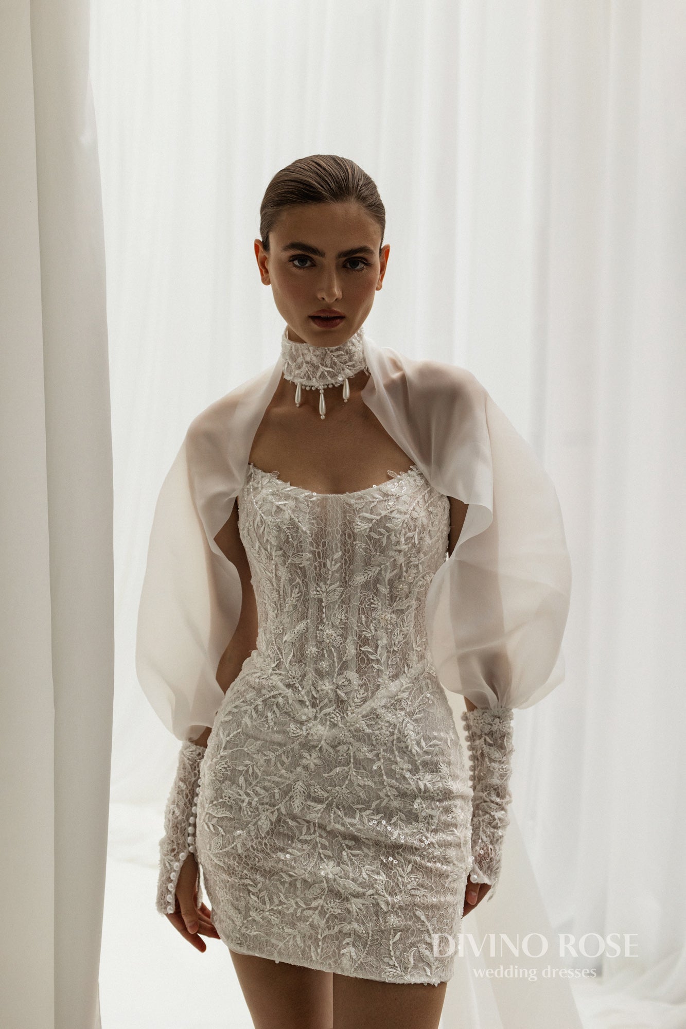 Mini wedding dress with lace and Watteau train