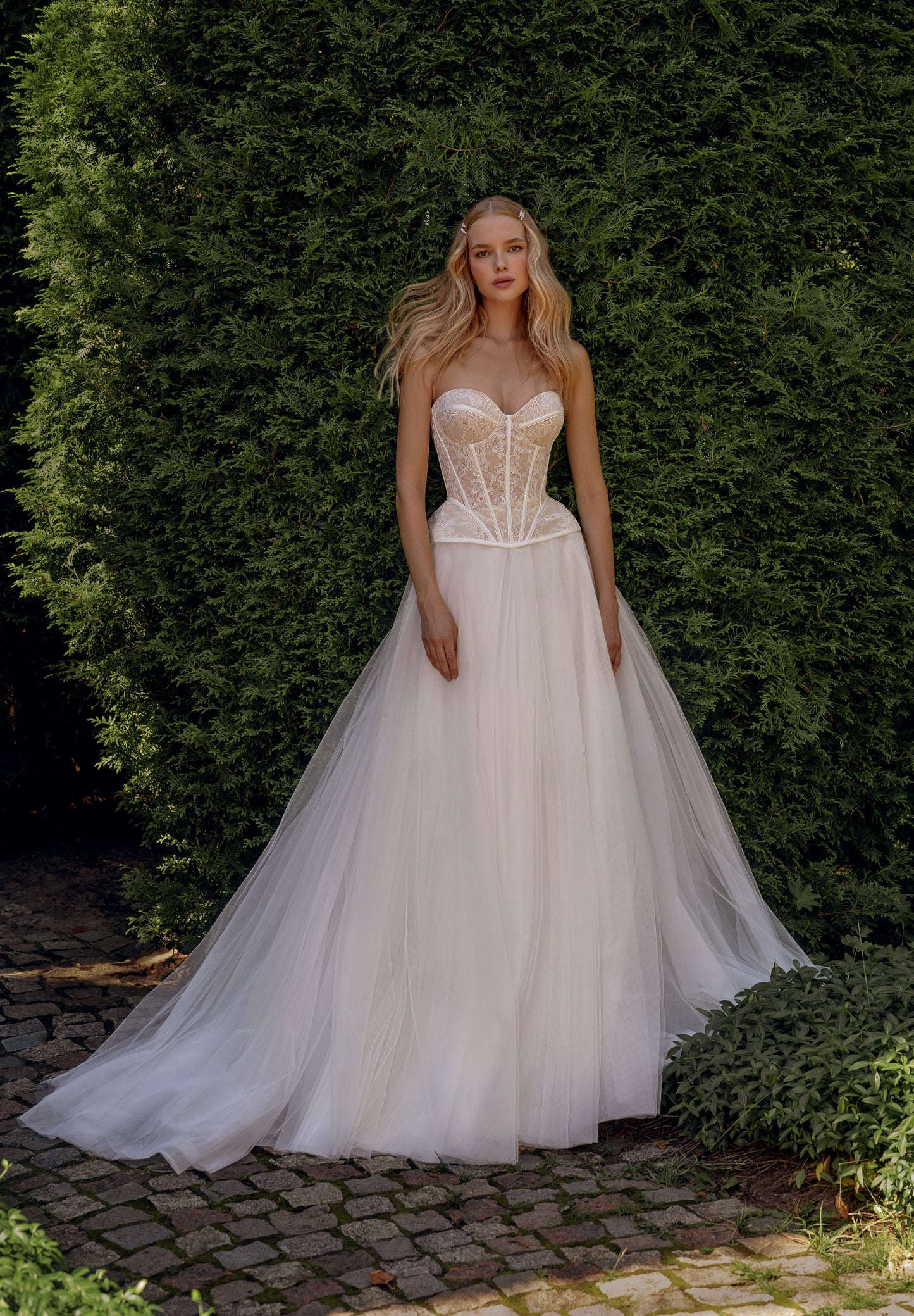 Sleeveless Sweetheart A-line wedding dress with chapel train