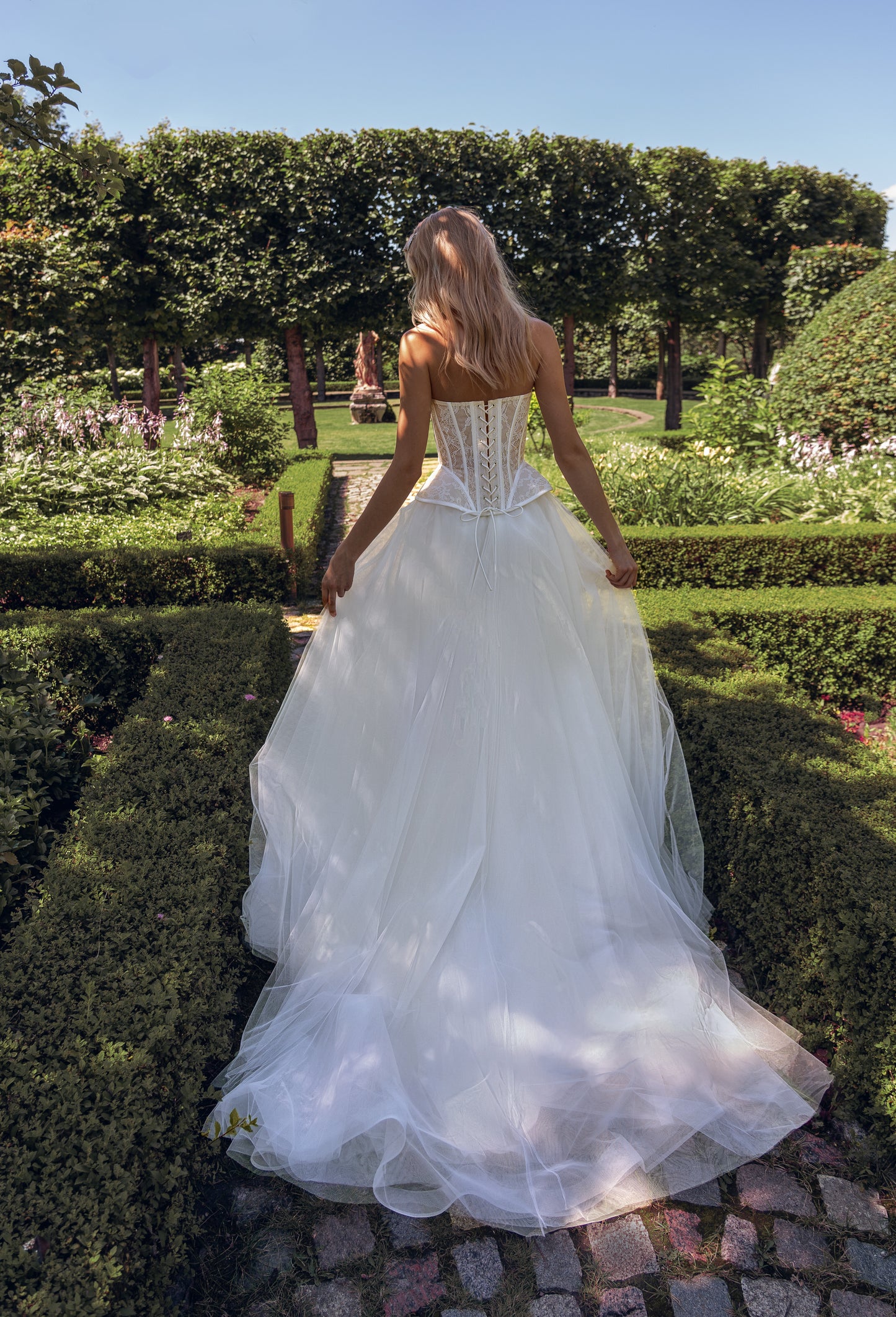 Sleeveless Sweetheart A-line wedding dress with chapel train