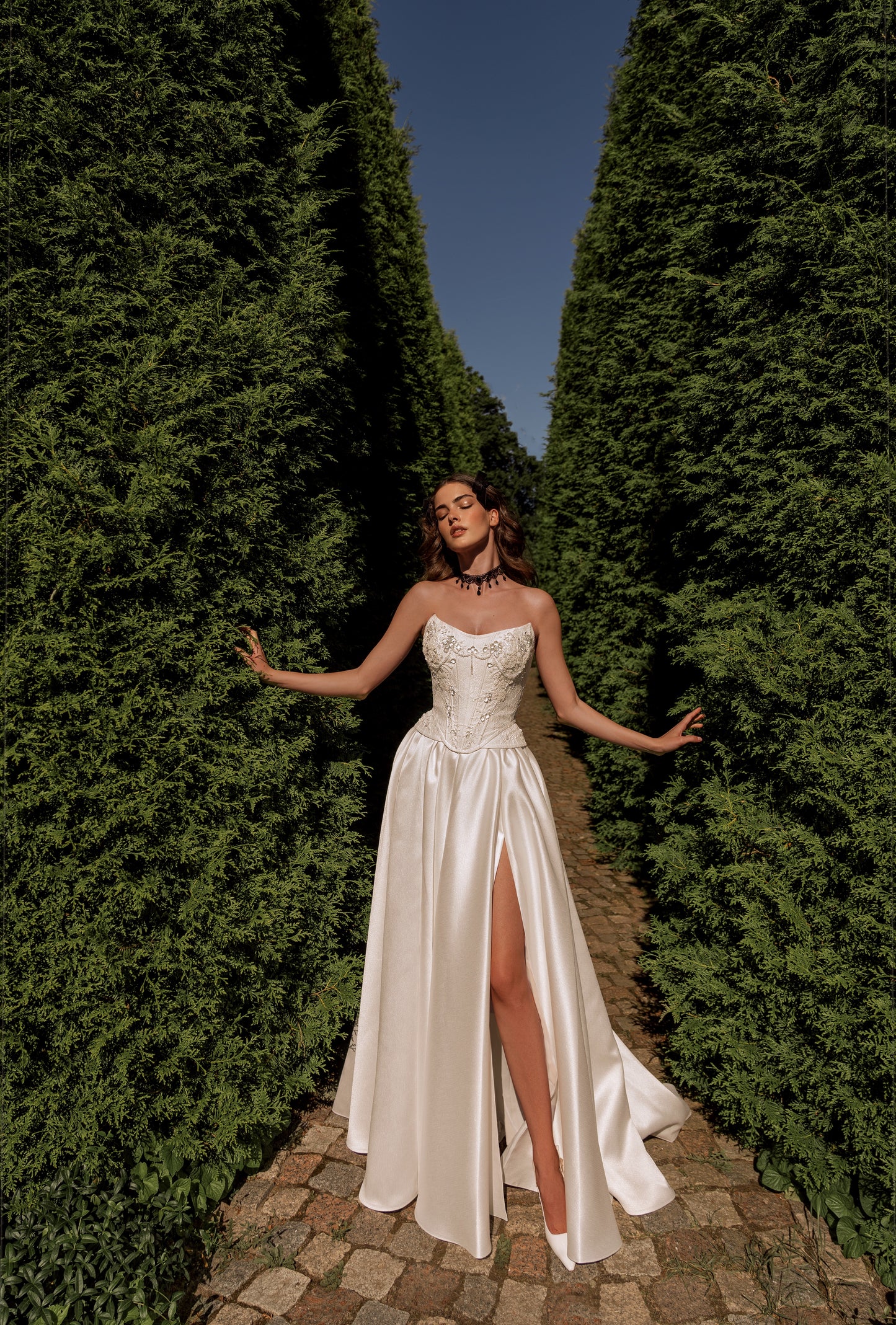 Sleeveless boat neckline jacquard wedding dress with lace-up corset