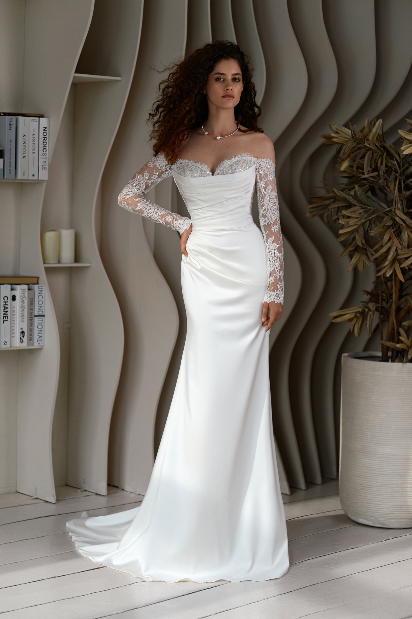 Mermaid wedding dress with lace sleeves and fishtail train
