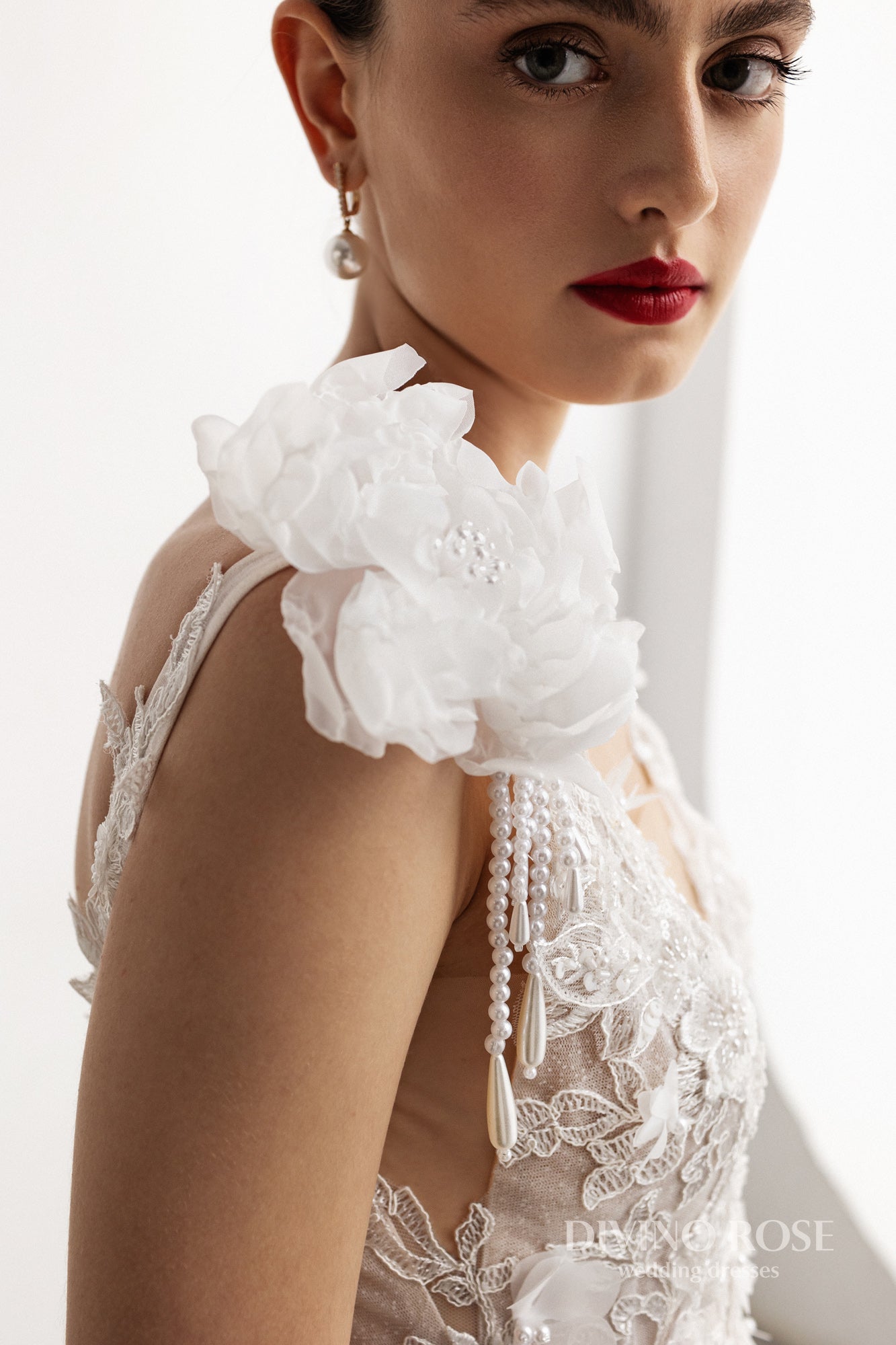 Mermaid wedding dress with deep-V neckline and fishtail train