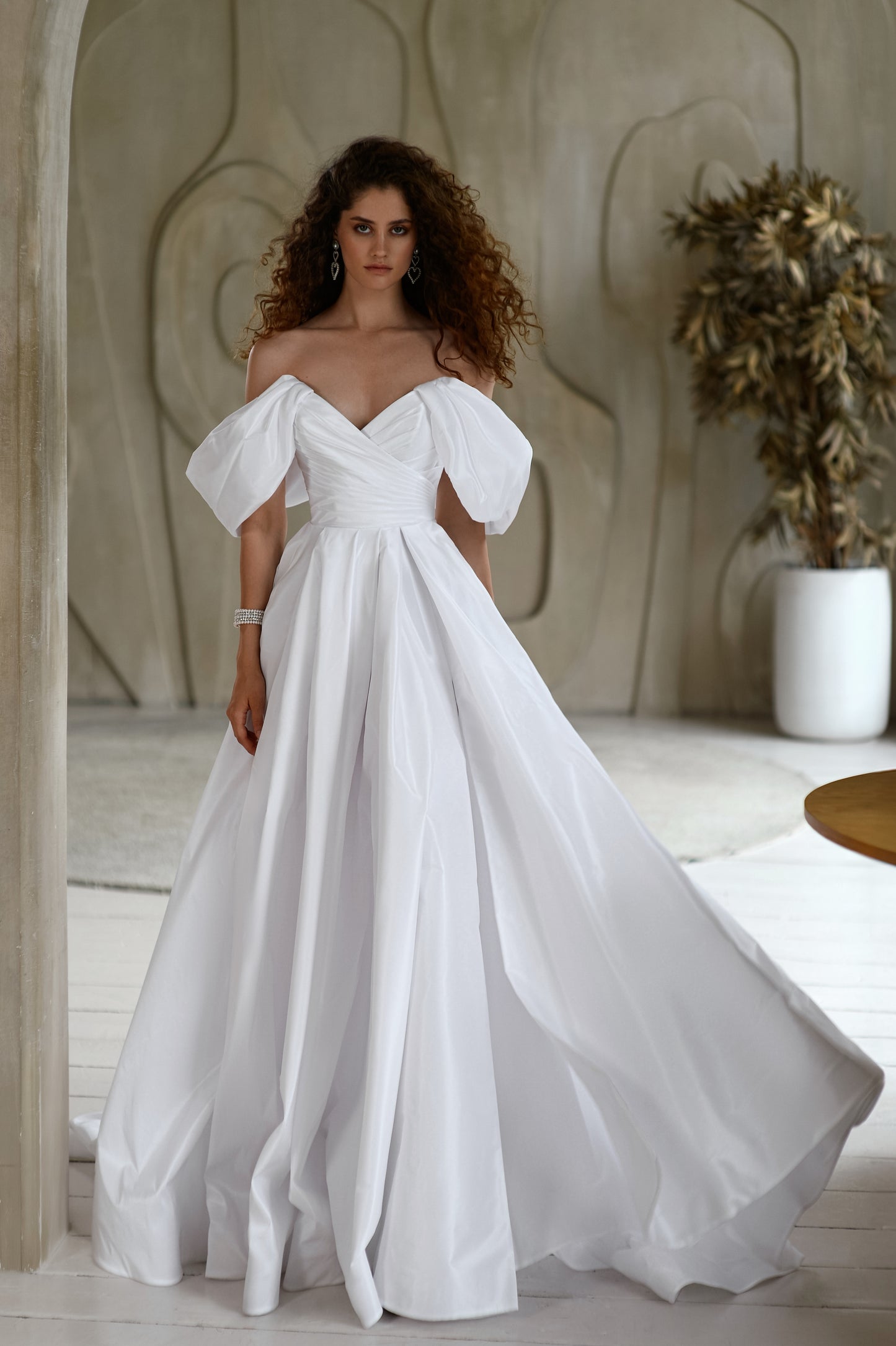 A-line V-neck wedding dress with off-the-shoulder sleeves.