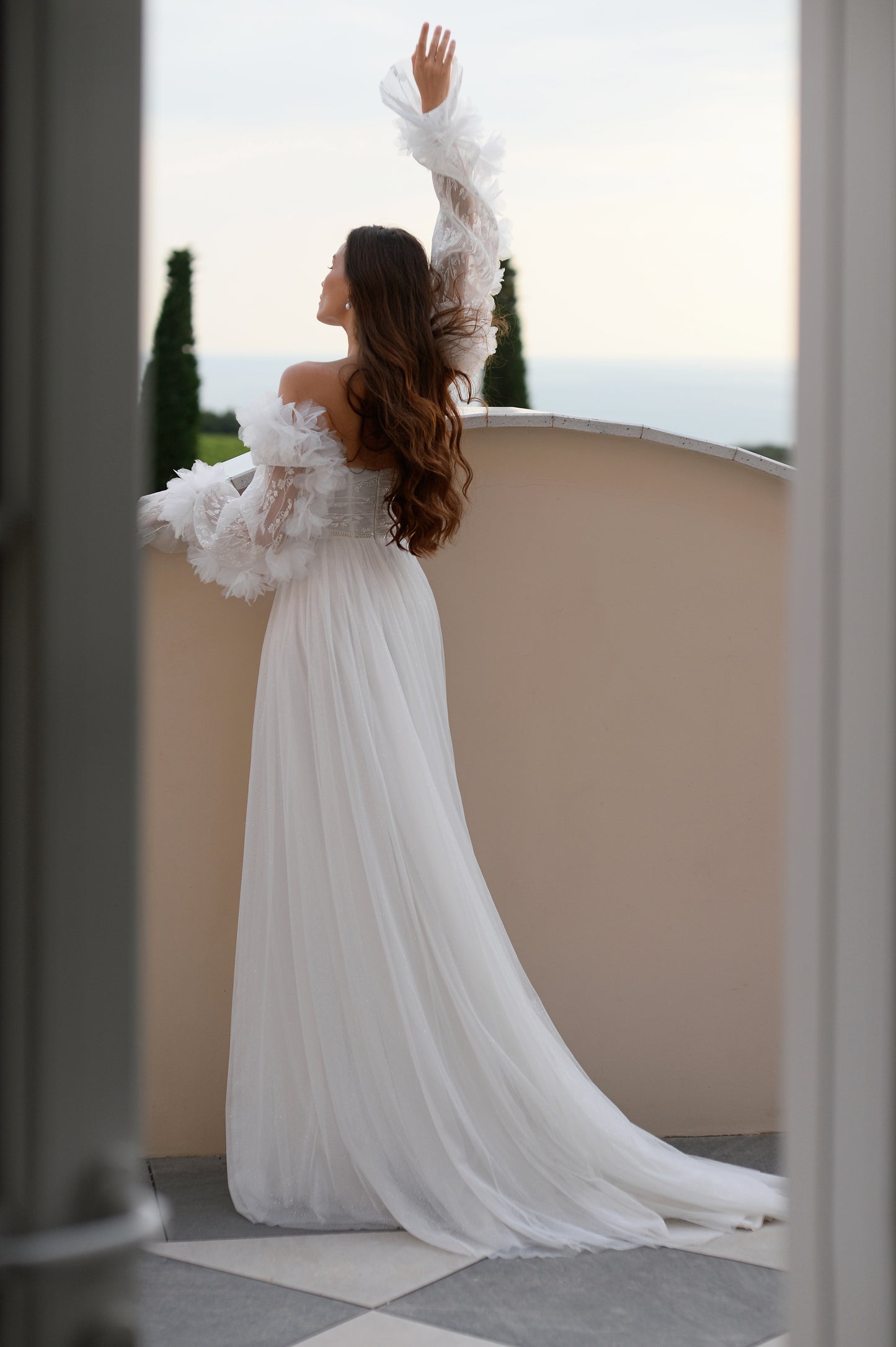 3D floral wedding dress with puffy sleeves and slit skirt