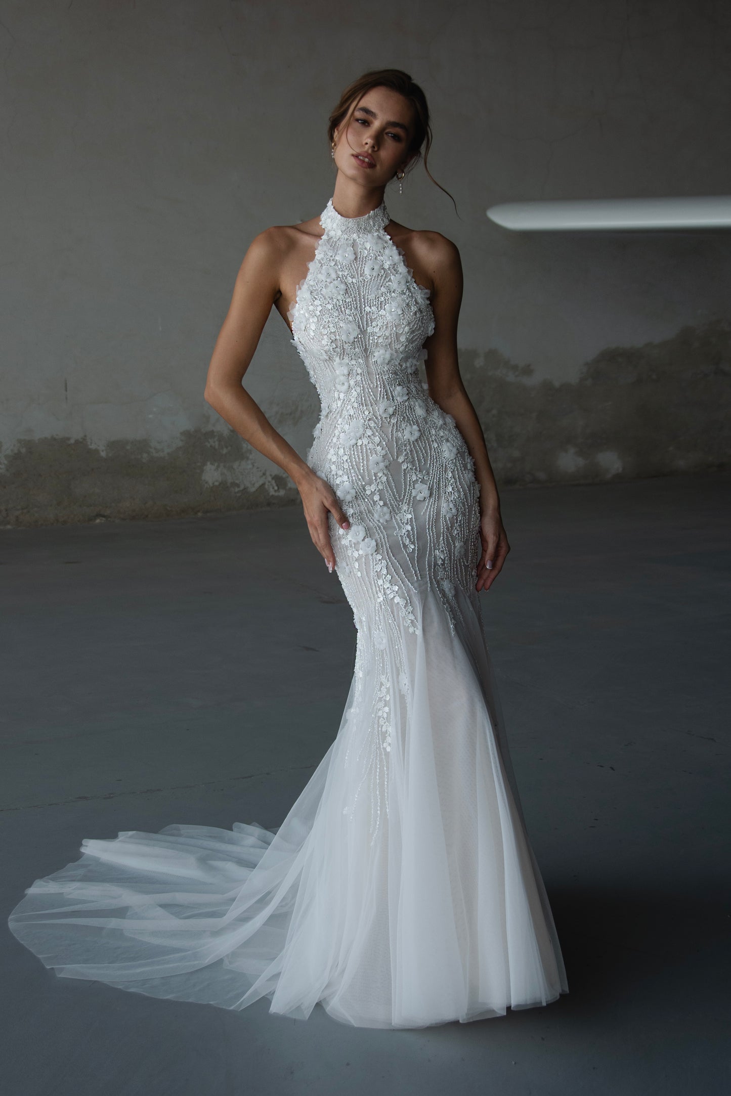 Bride in lace and tulle halter mermaid wedding dress with sweep train and optional 2.5-meter veil, featuring floral and beaded embroidery.