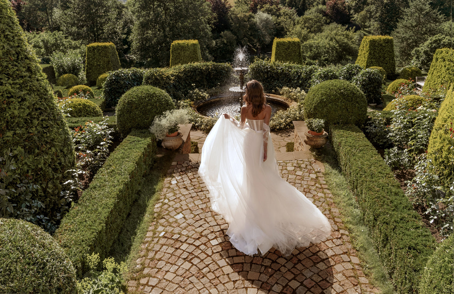 A-line tulle wedding dress with removable lace sleeves
