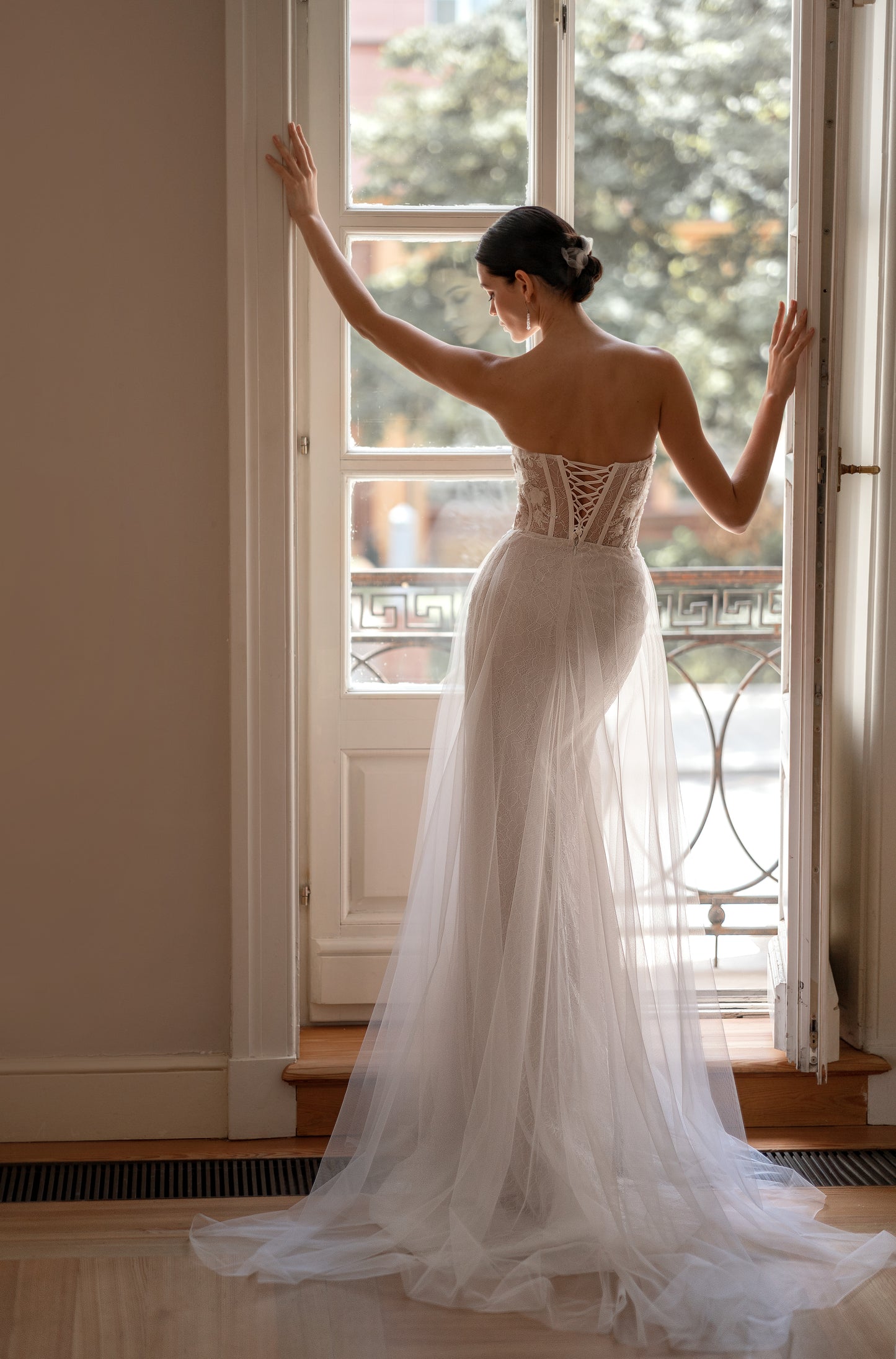 Mermaid wedding dress with corset and tulle train