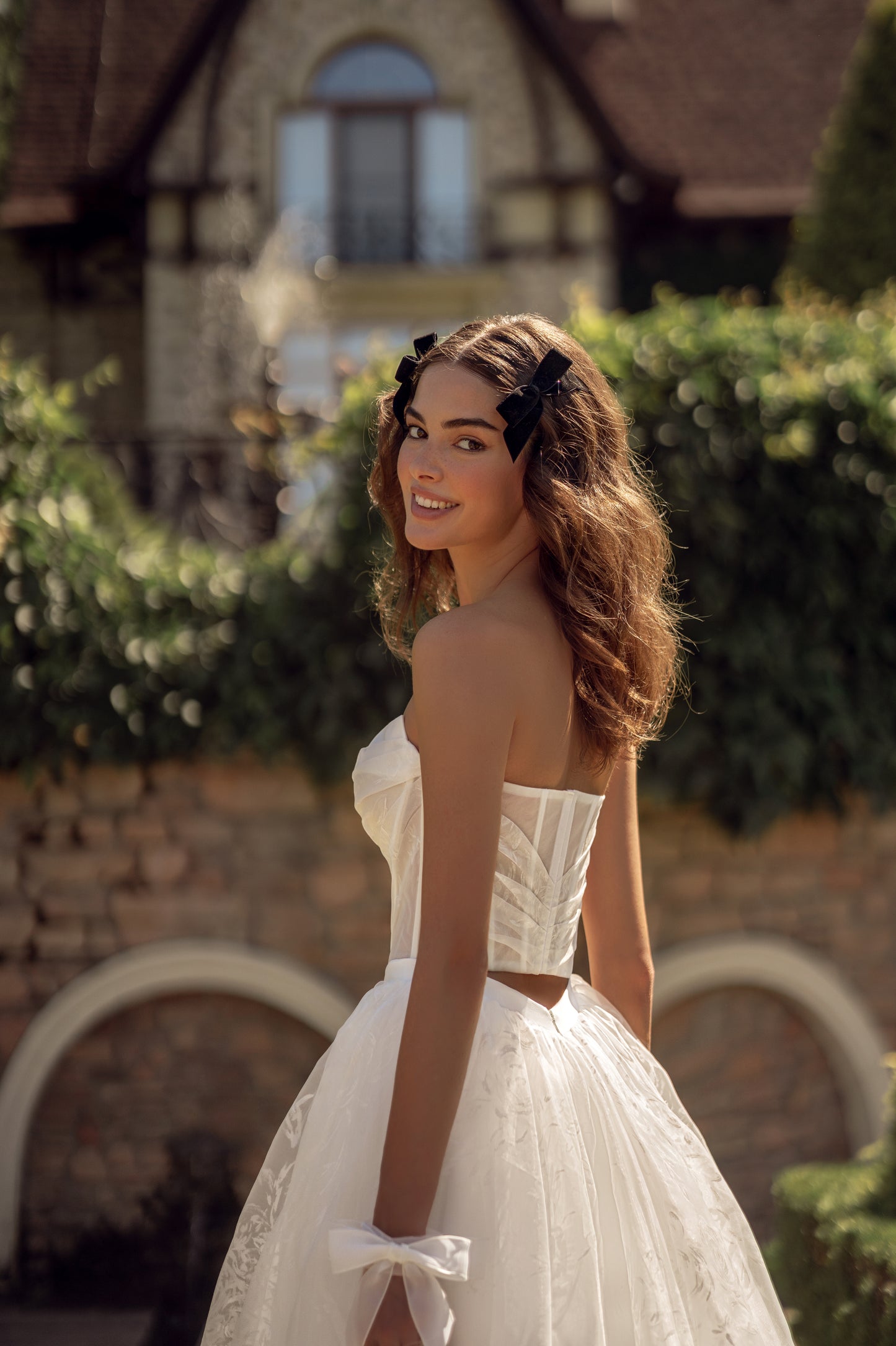 Sleeveless Sweetheart neckline wedding dress with chapel train