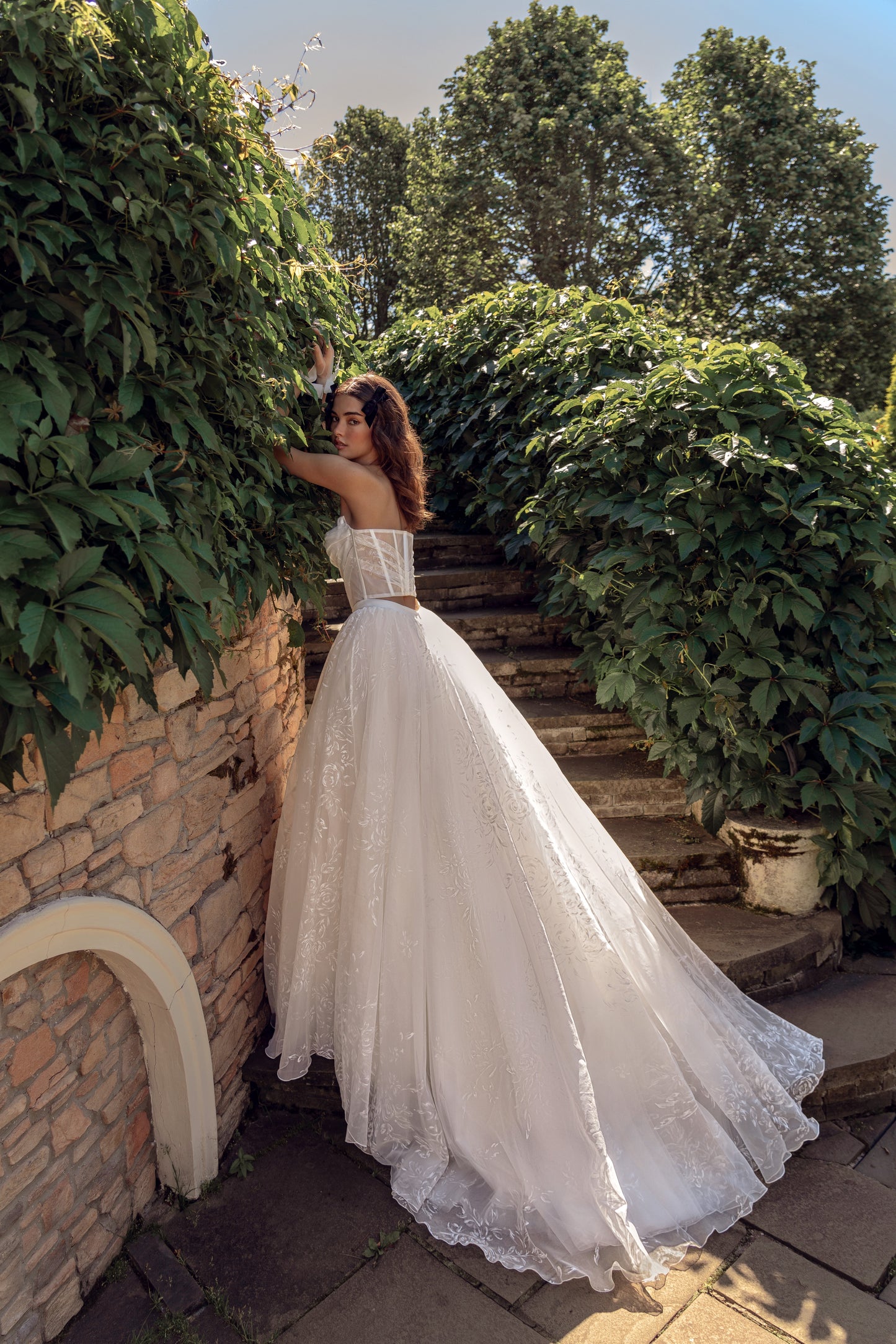 Sleeveless Sweetheart neckline wedding dress with chapel train