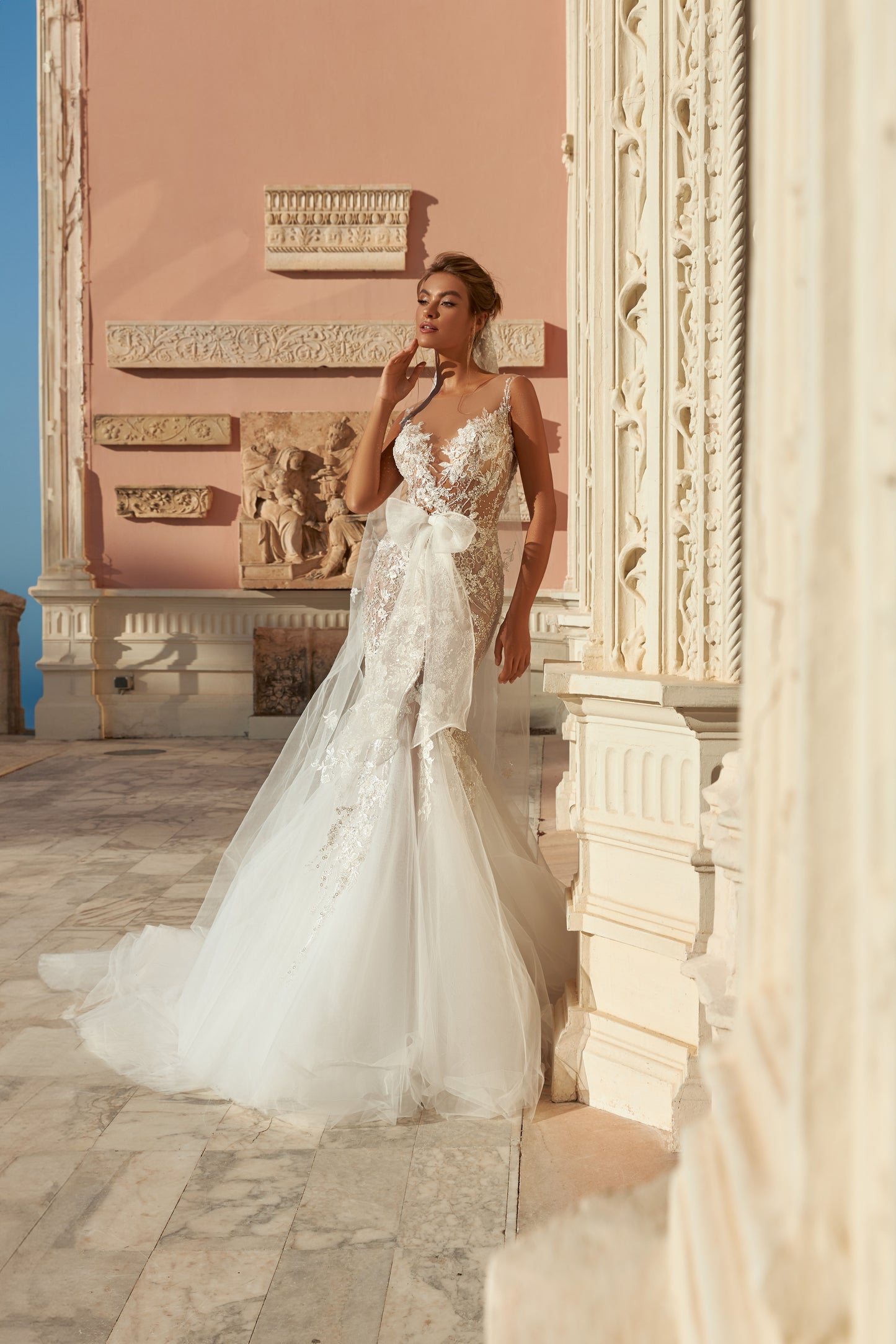 Mermaid sleeveless lace fishtail wedding dress with train