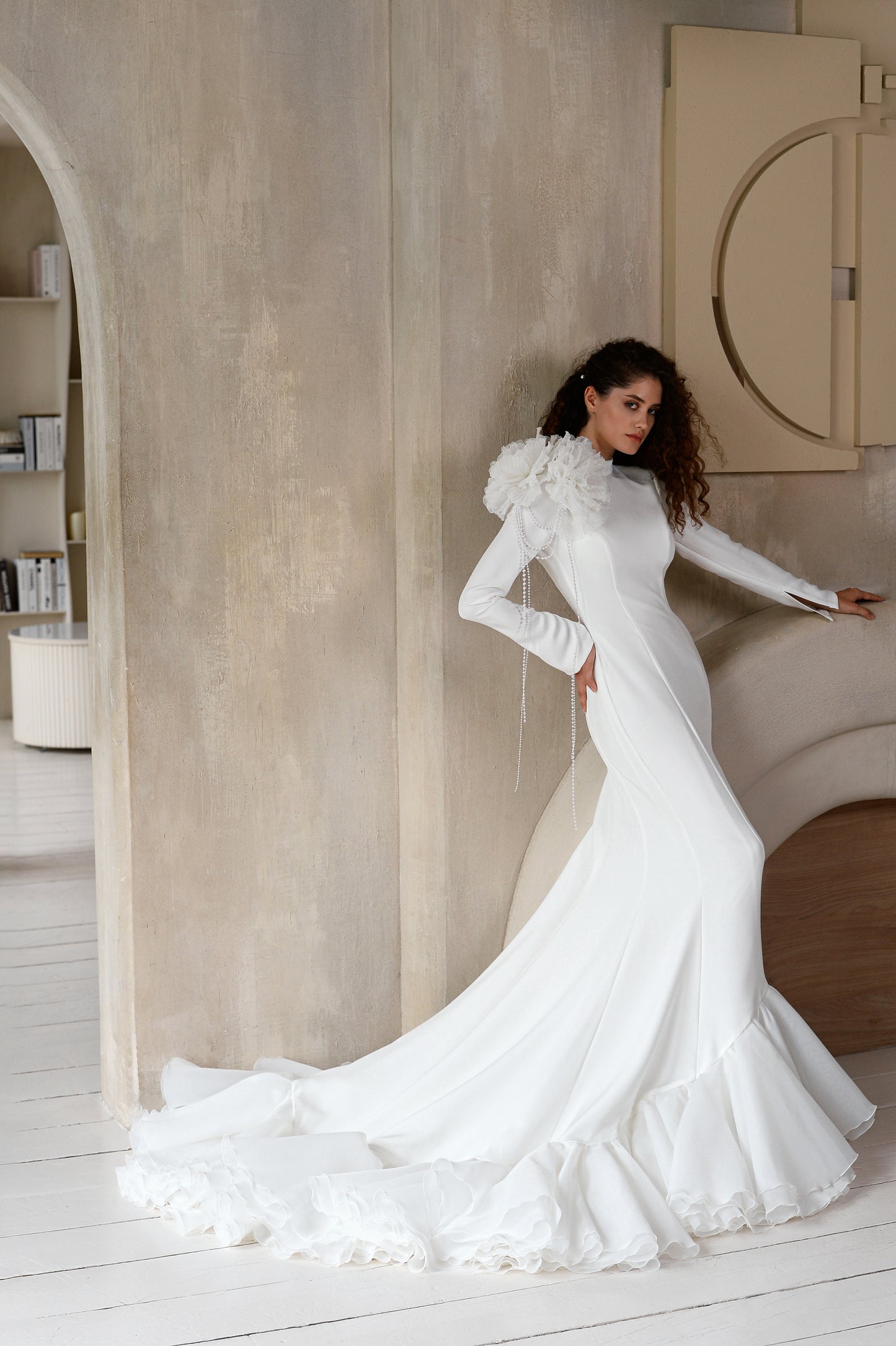 Mermaid wedding dress with long sleeves and fishtail train