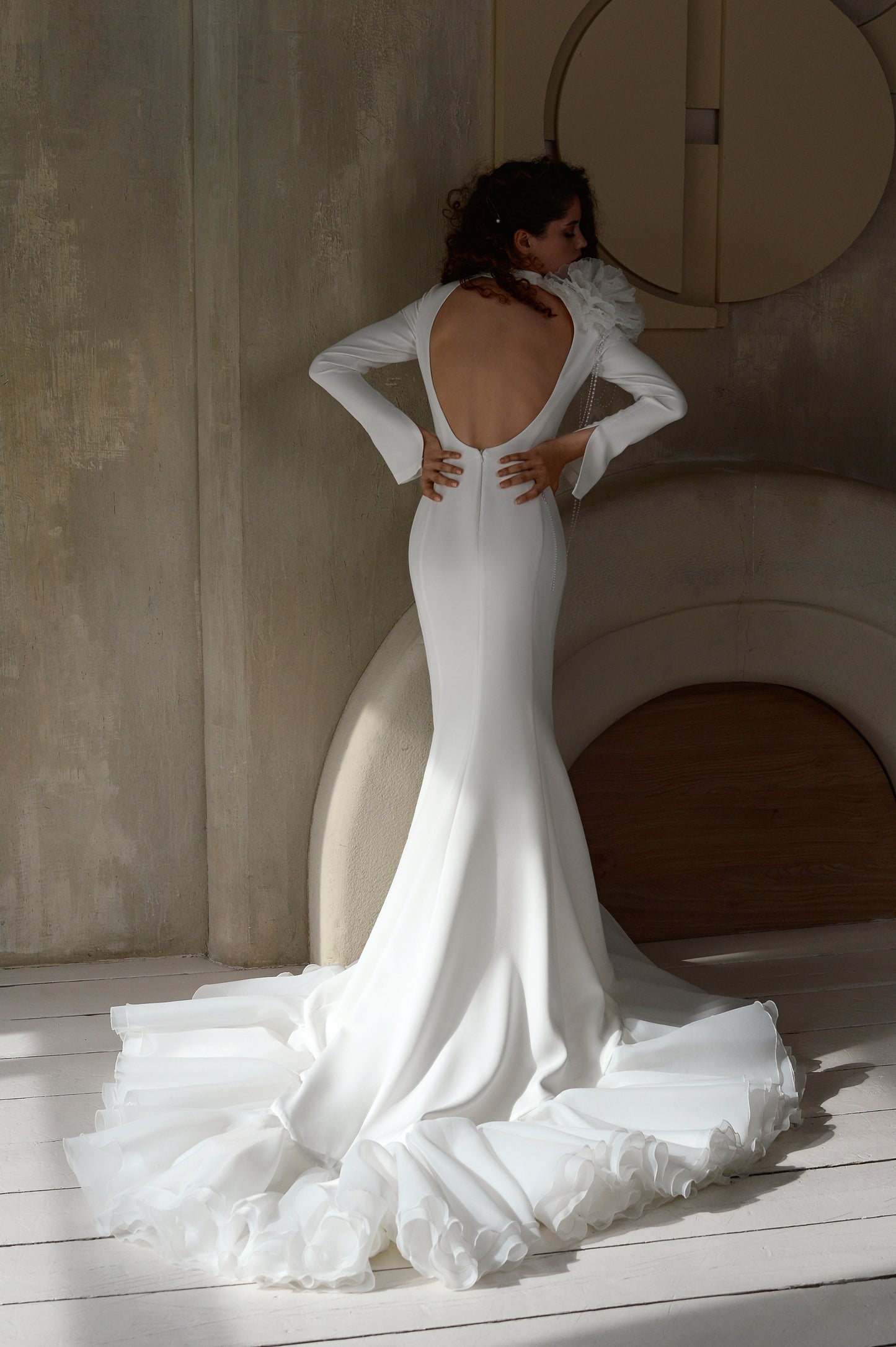 Mermaid wedding dress with long sleeves and fishtail train