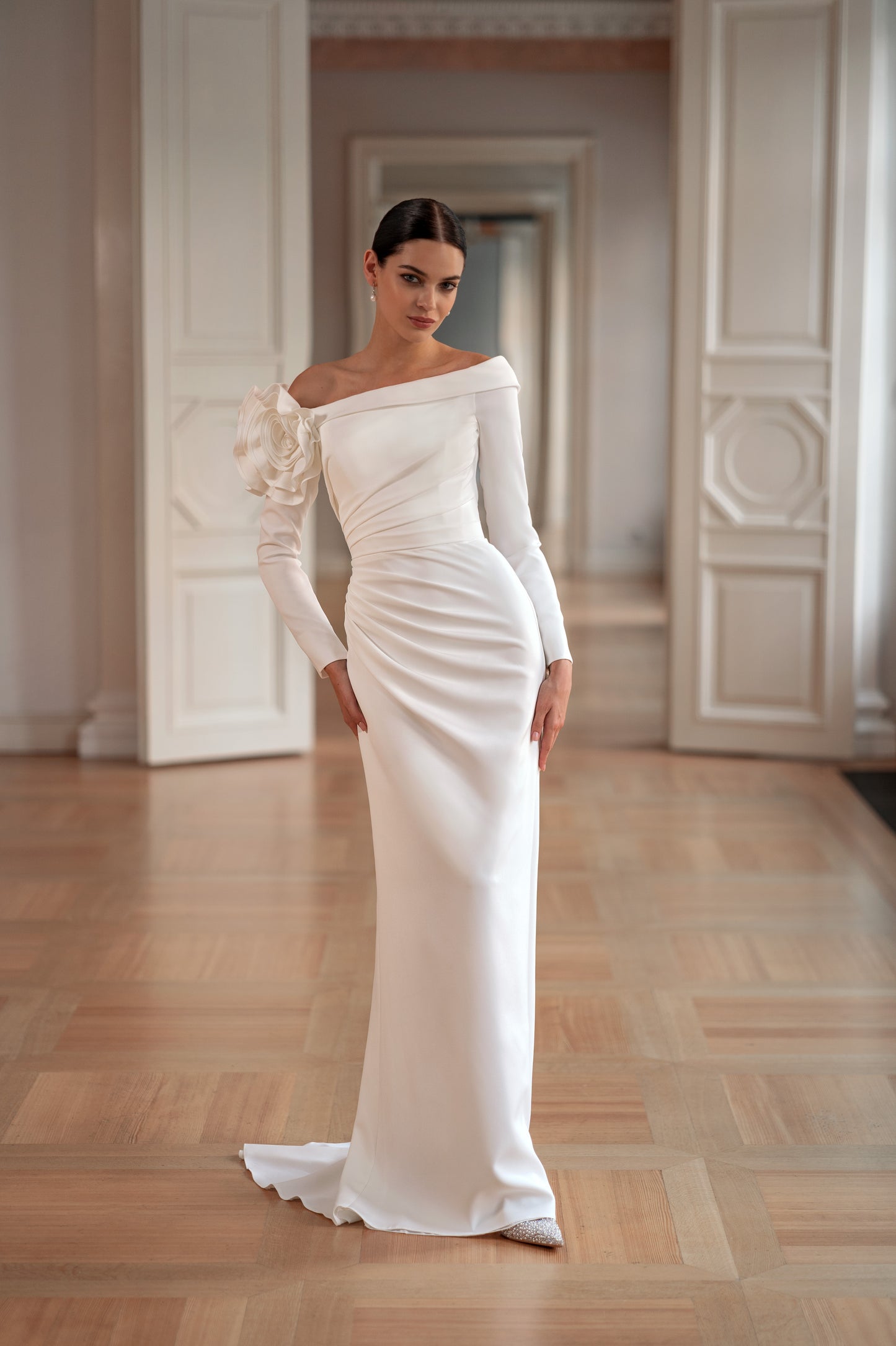 Minimalist mermaid wedding dress with 3D floral and sweep train