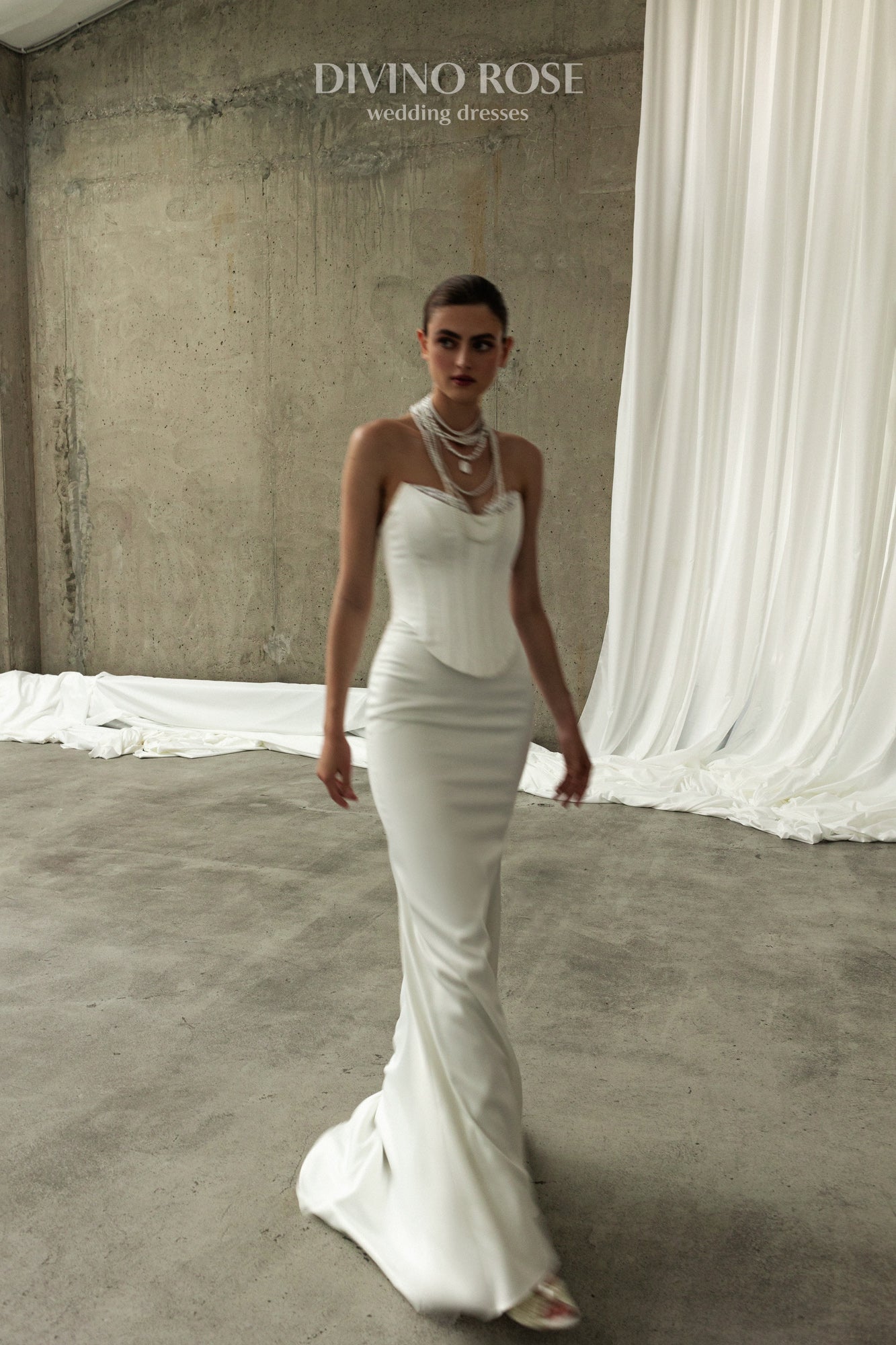 Sheath mermaid wedding dress with sweetheart neckline and sweep train