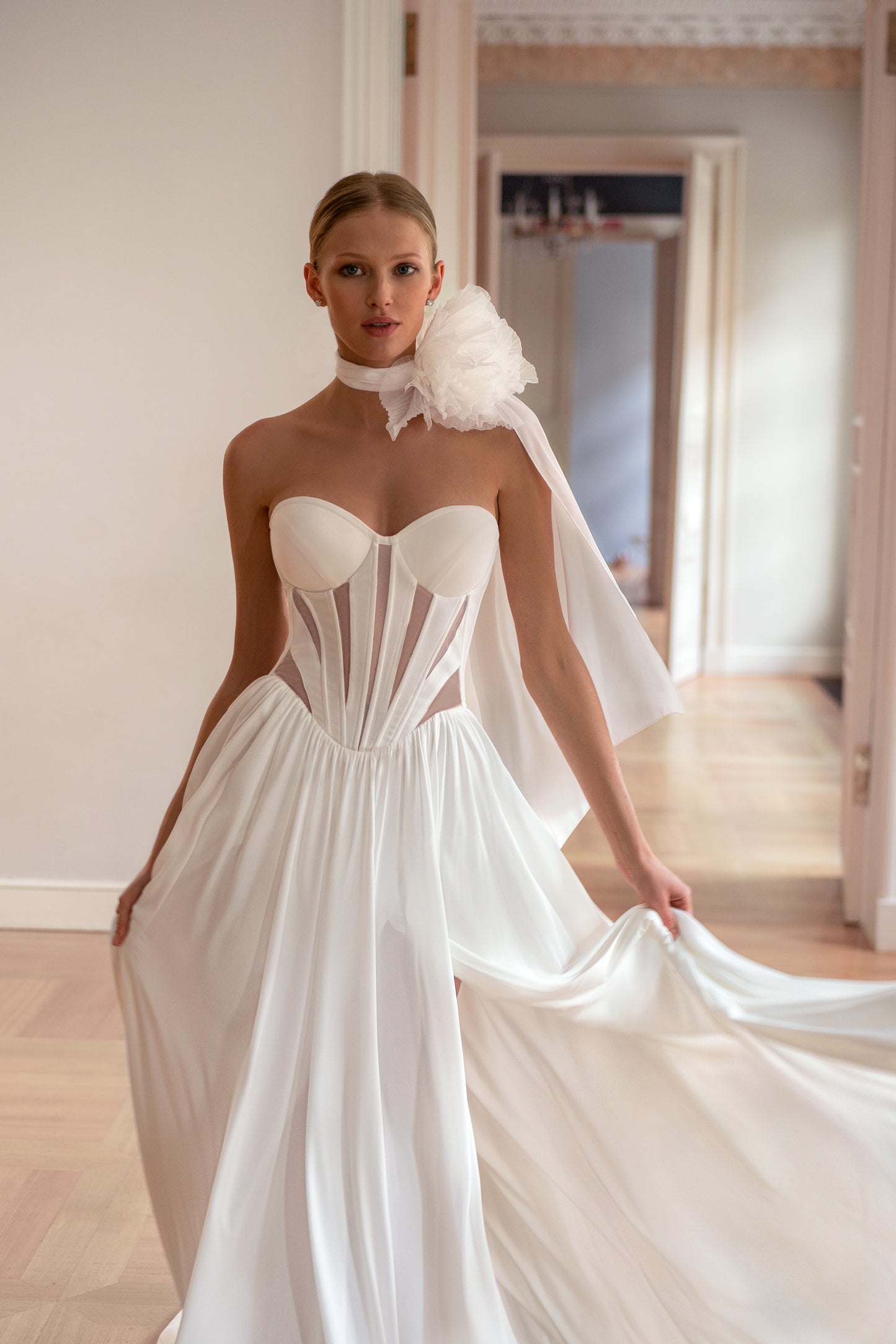 Minimalist A-line wedding dress with cape and sweetheart neckline