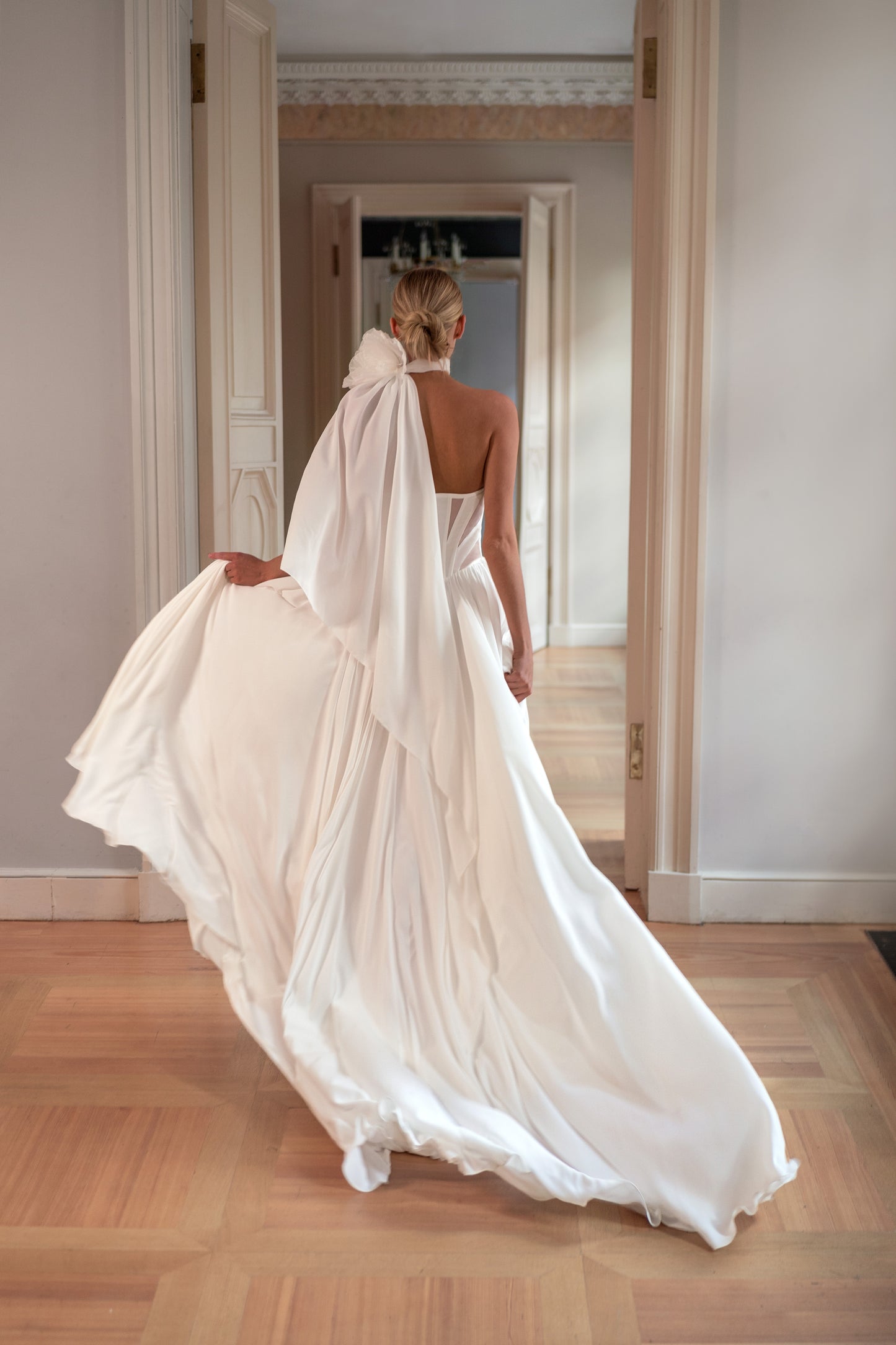Minimalist A-line wedding dress with cape and sweetheart neckline