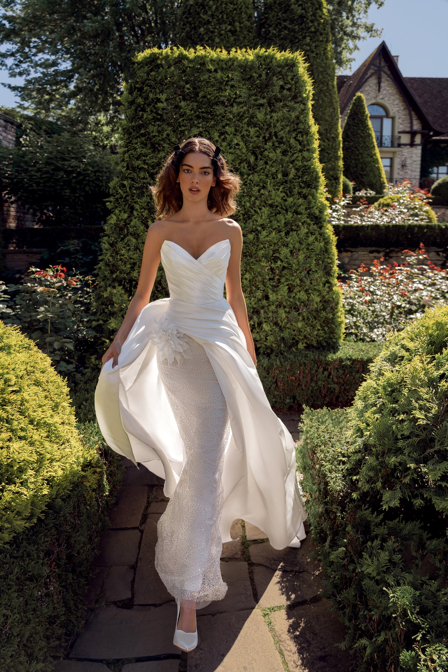Sleeveless wedding dress with draped V-neckline & 3D details