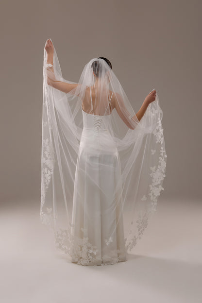 One-Layer Veil with Lace Embroidery Appliques - view 4