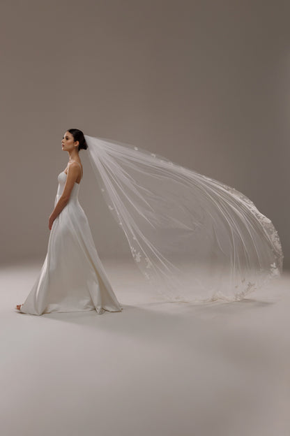 One-Layer Veil with Lace Embroidery Appliques - view 3