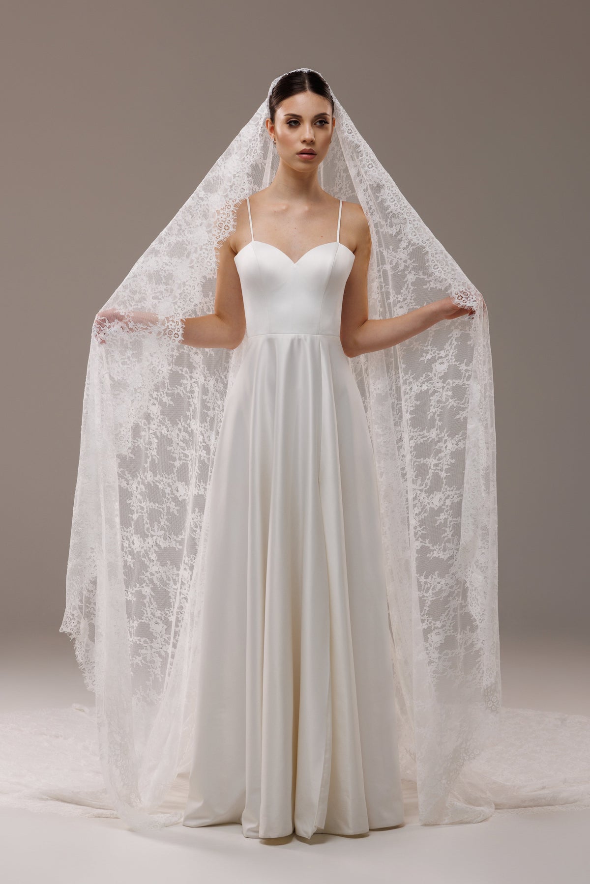 Extra-Wide Chantilly Lace Mantilla Veil - view 1