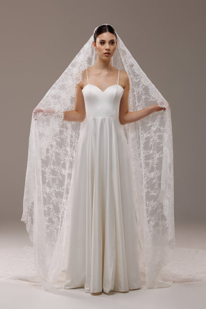 Extra-Wide Chantilly Lace Mantilla Veil - view 1