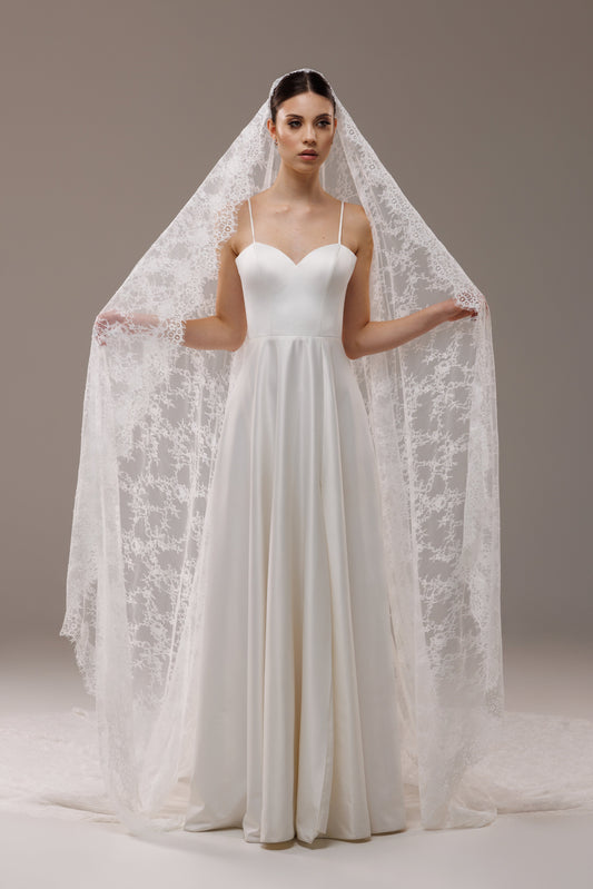 Extra-Wide Chantilly Lace Mantilla Veil - view 1