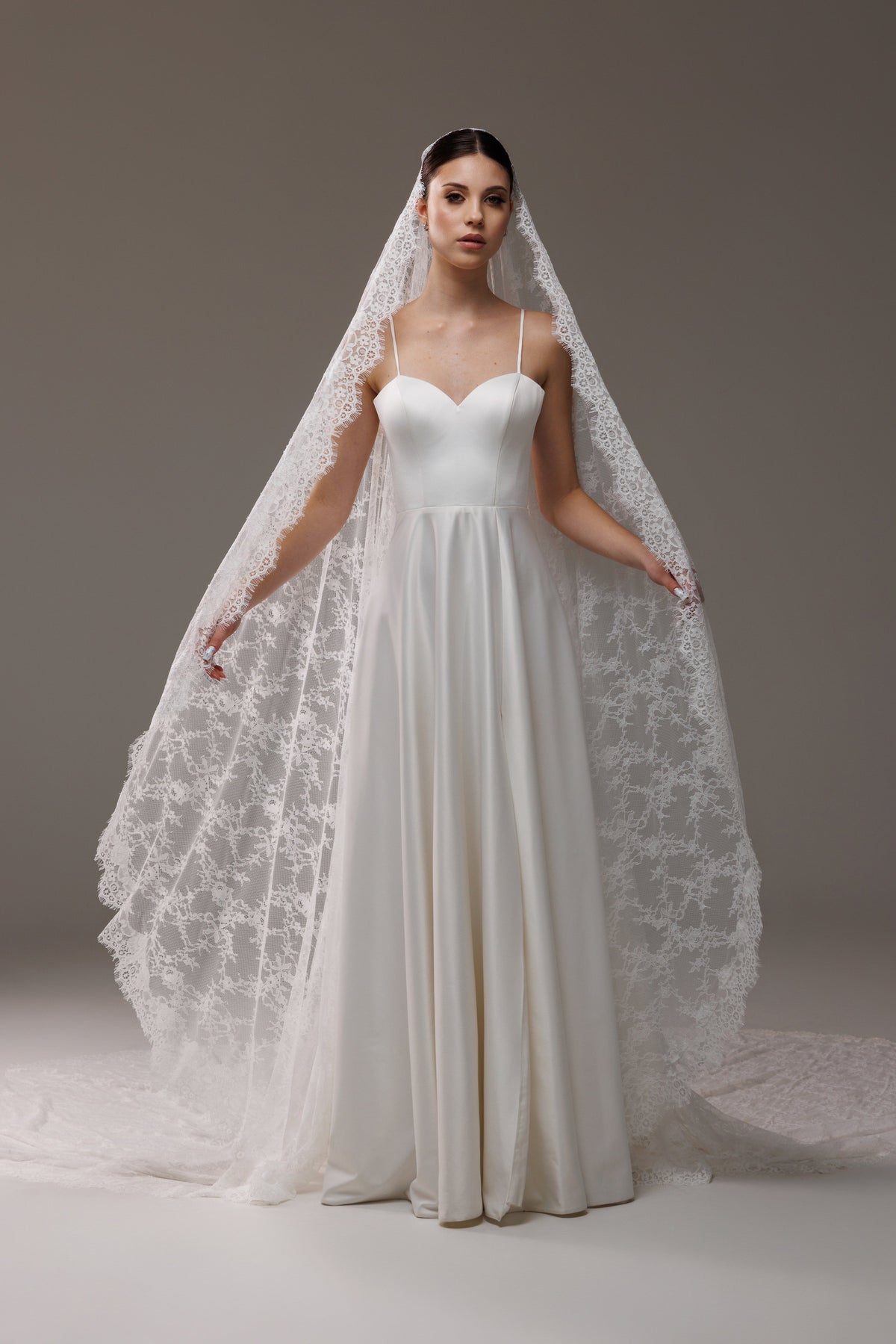 Extra-Wide Chantilly Lace Mantilla Veil - view 2