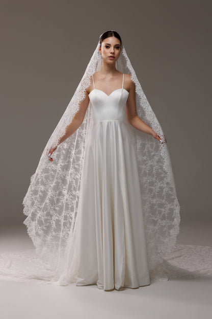 Extra-Wide Chantilly Lace Mantilla Veil - view 2
