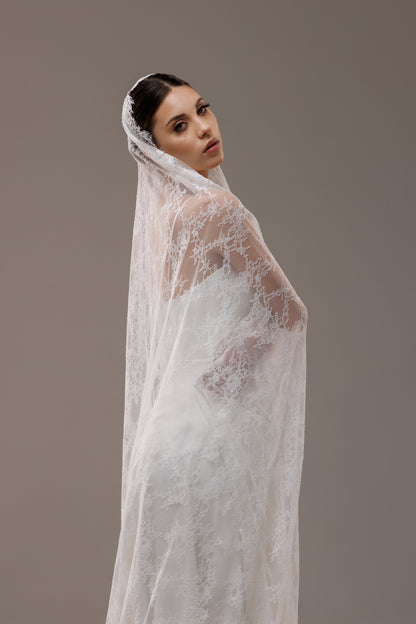 Extra-Wide Chantilly Lace Mantilla Veil - view 3