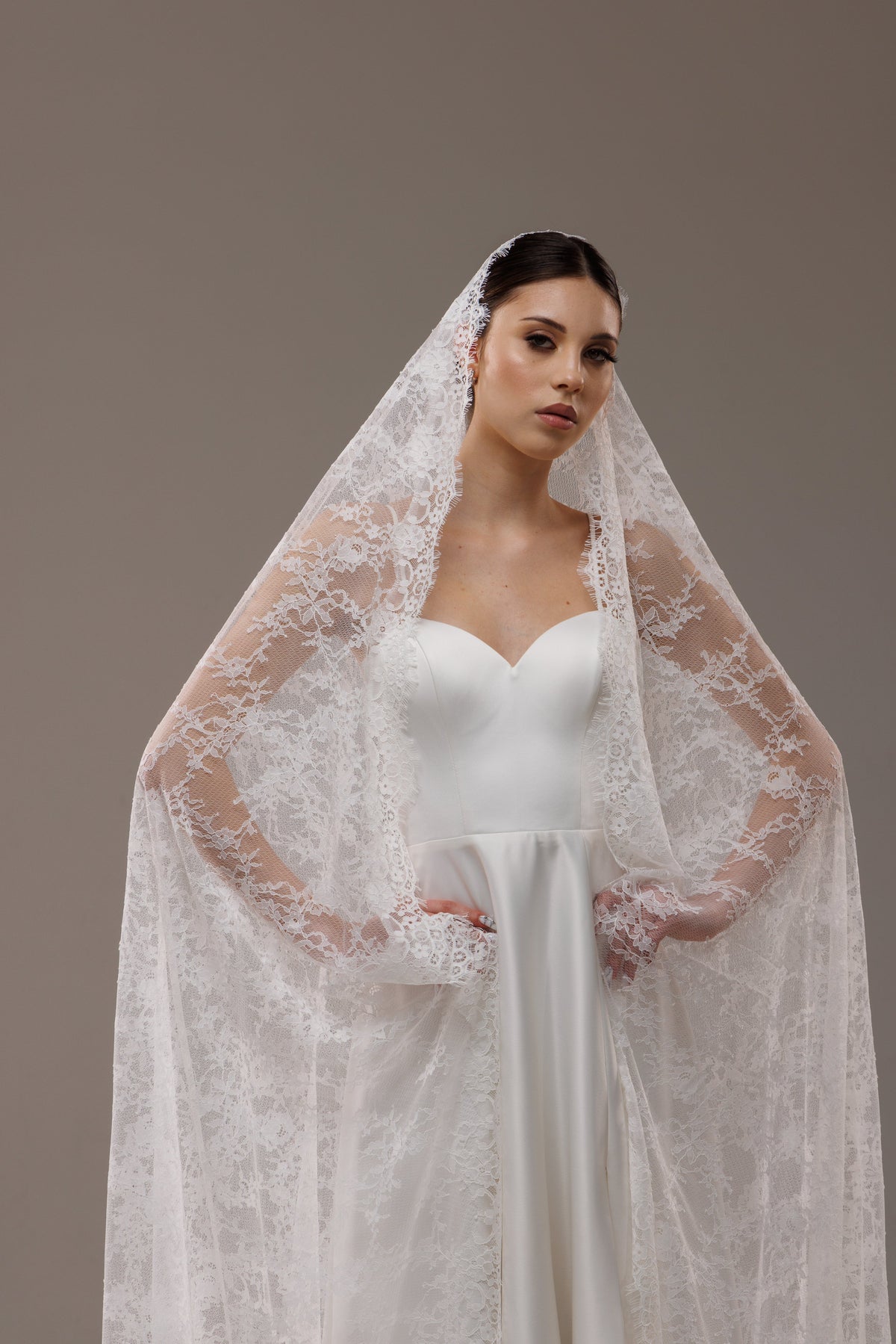 Extra-Wide Chantilly Lace Mantilla Veil - view 4