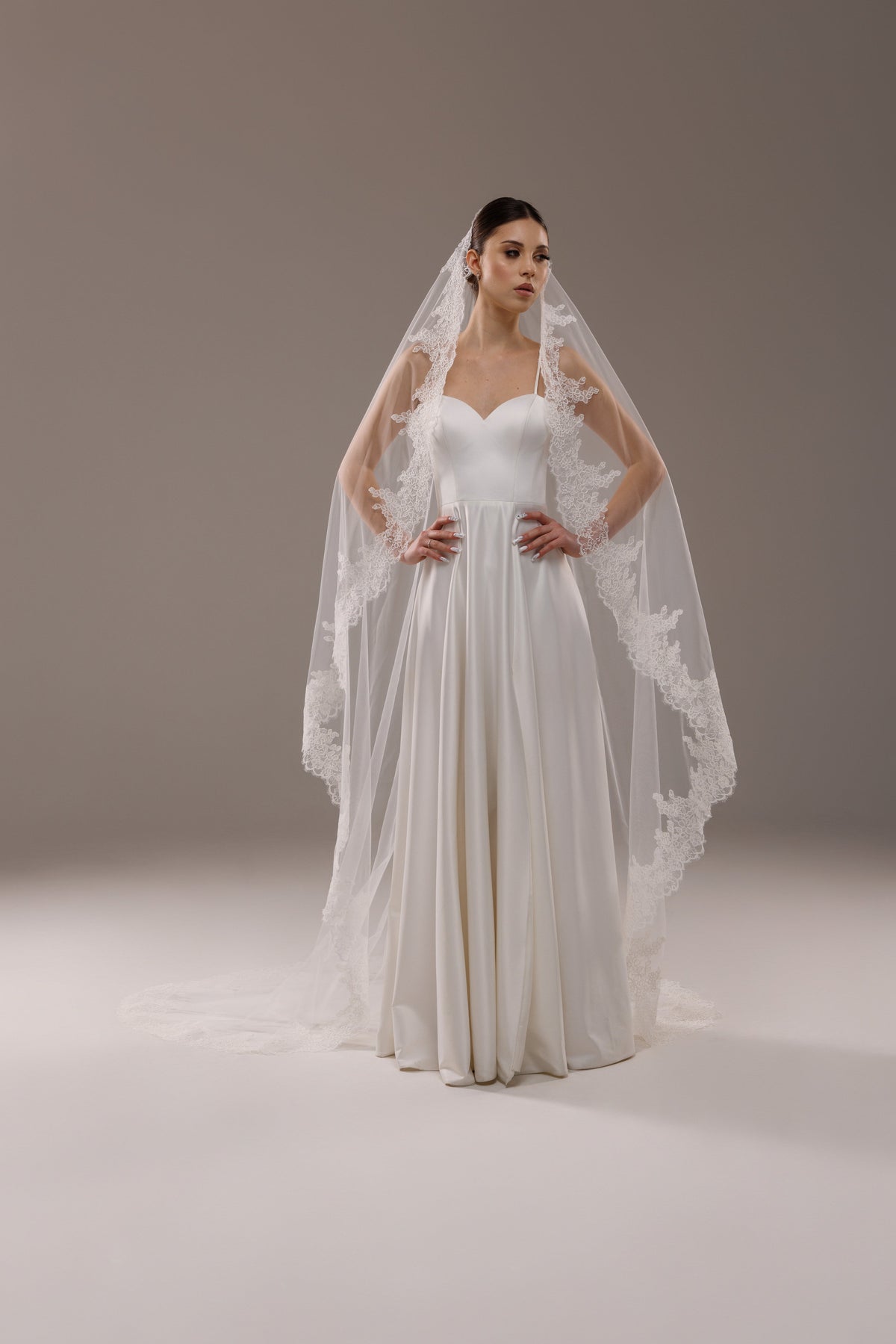 Rounded Mantilla Veil with Lace Trim in Soft Tulle - view 5