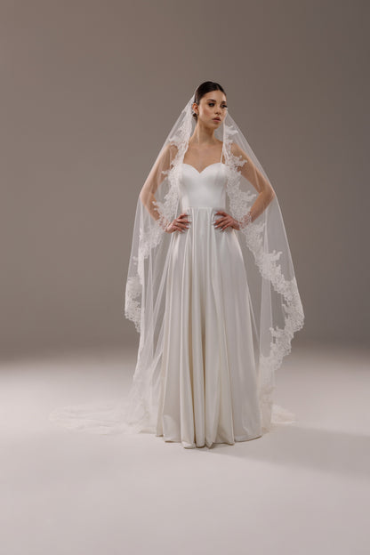 Rounded Mantilla Veil with Lace Trim in Soft Tulle - view 5