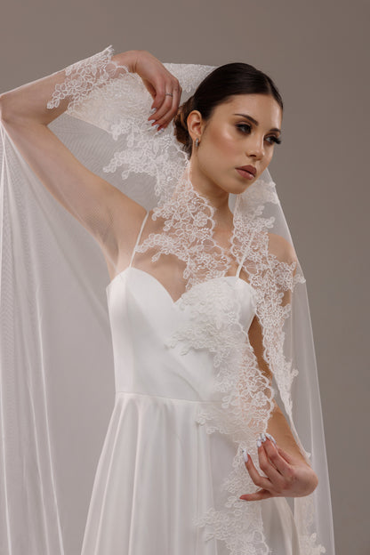 Rounded Mantilla Veil with Lace Trim in Soft Tulle - view 2