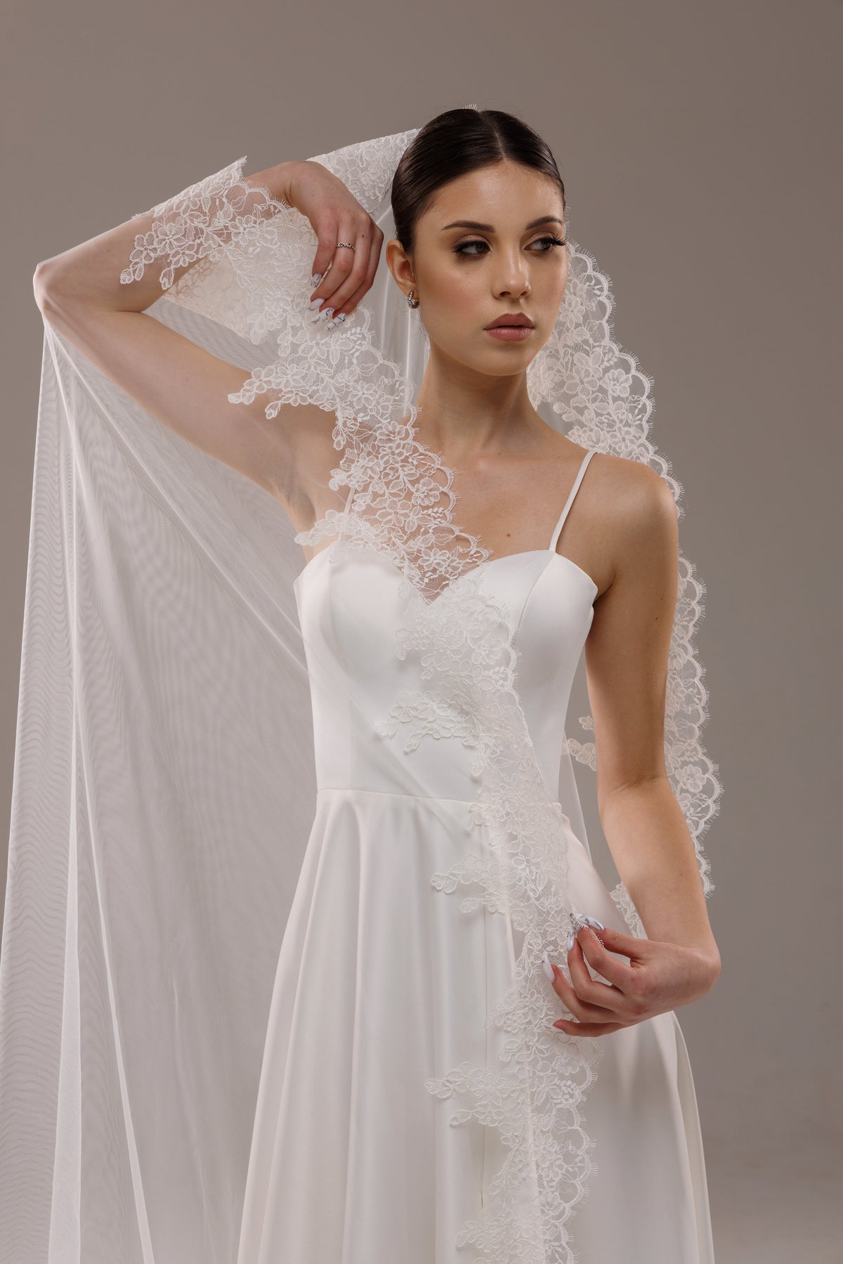 Rounded Mantilla Veil with Lace Trim in Soft Tulle - view 6
