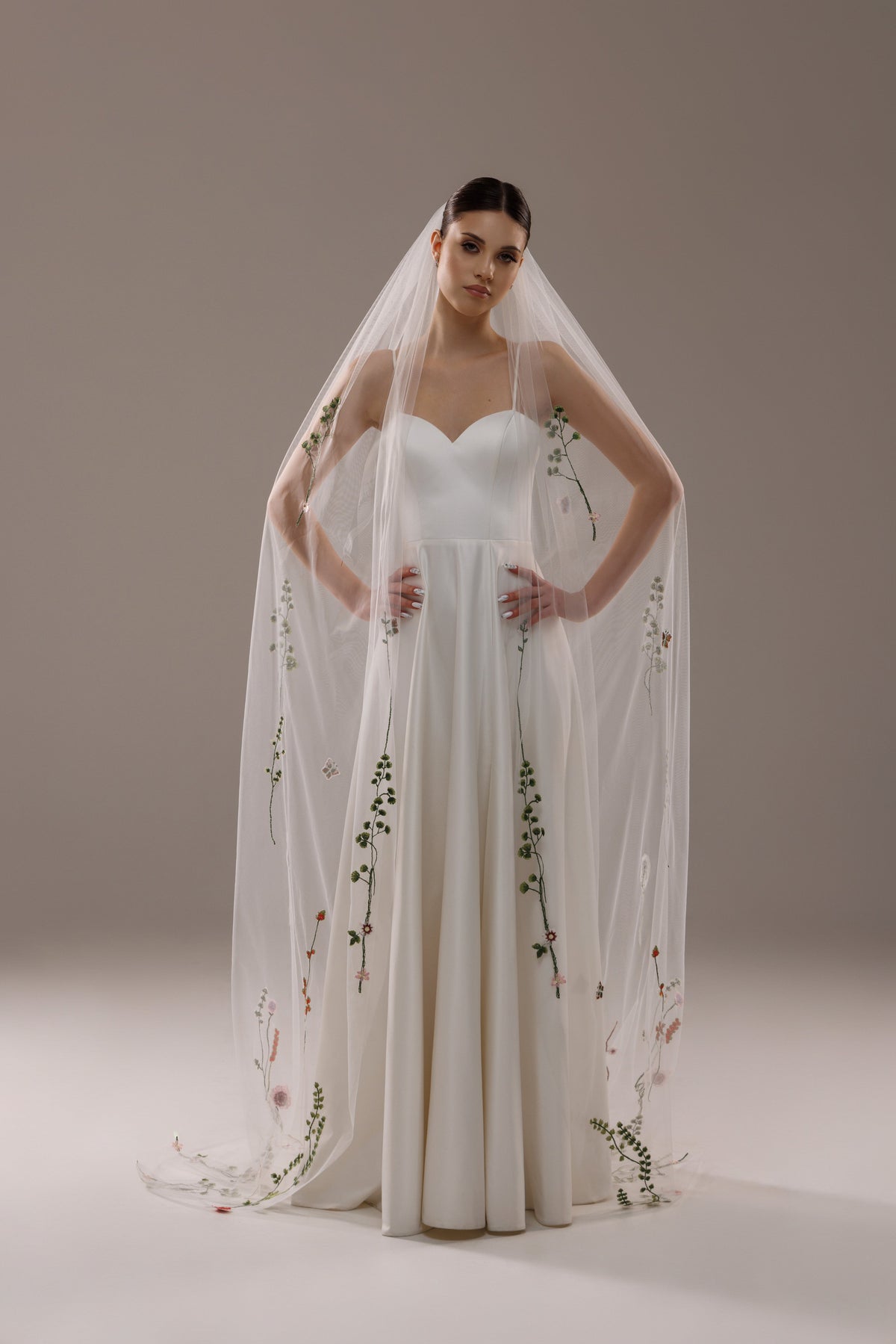 One-Layer Lace Veil with 3D Flowers - view 2
